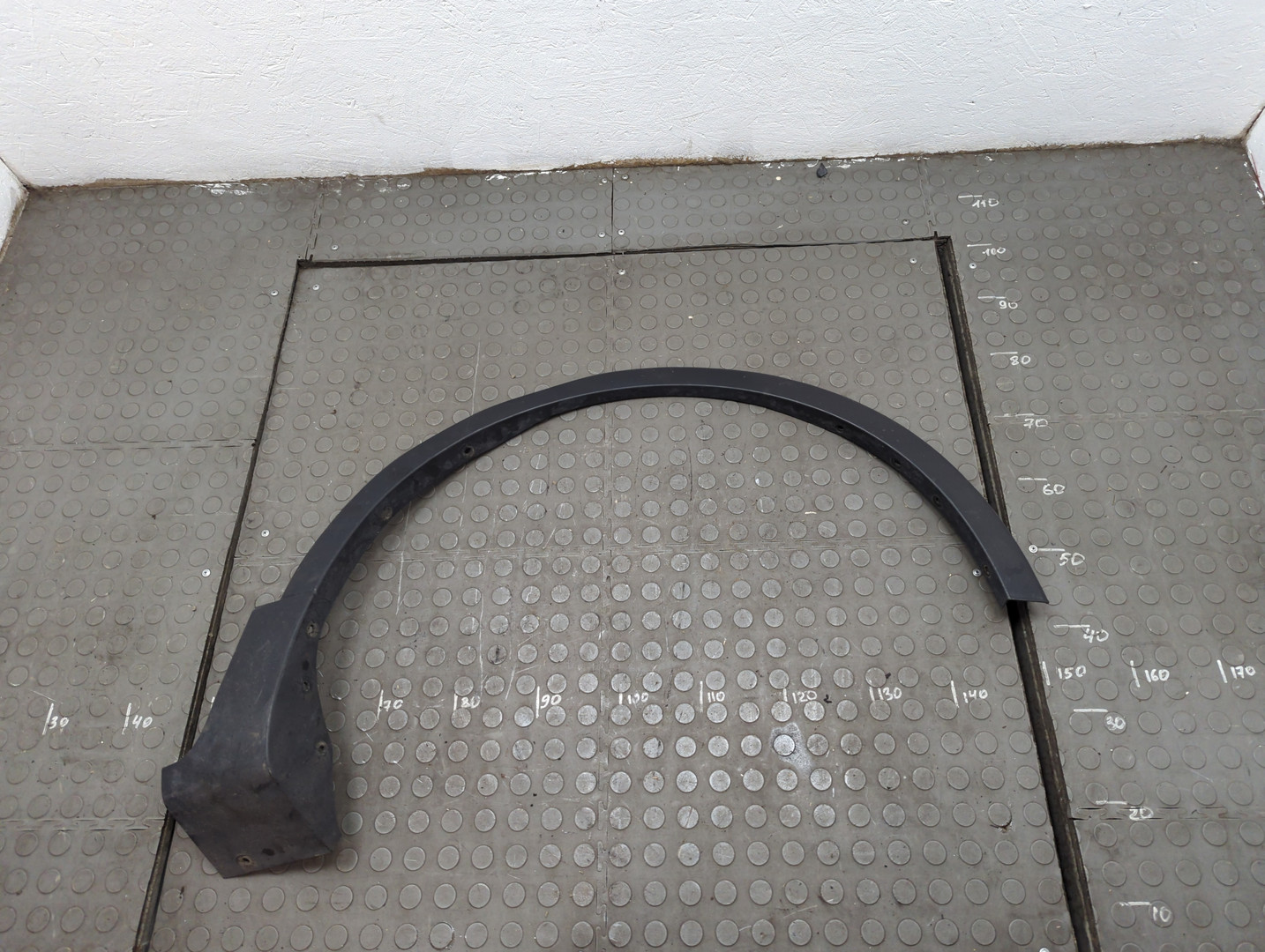 Накладка переднего крыла правого