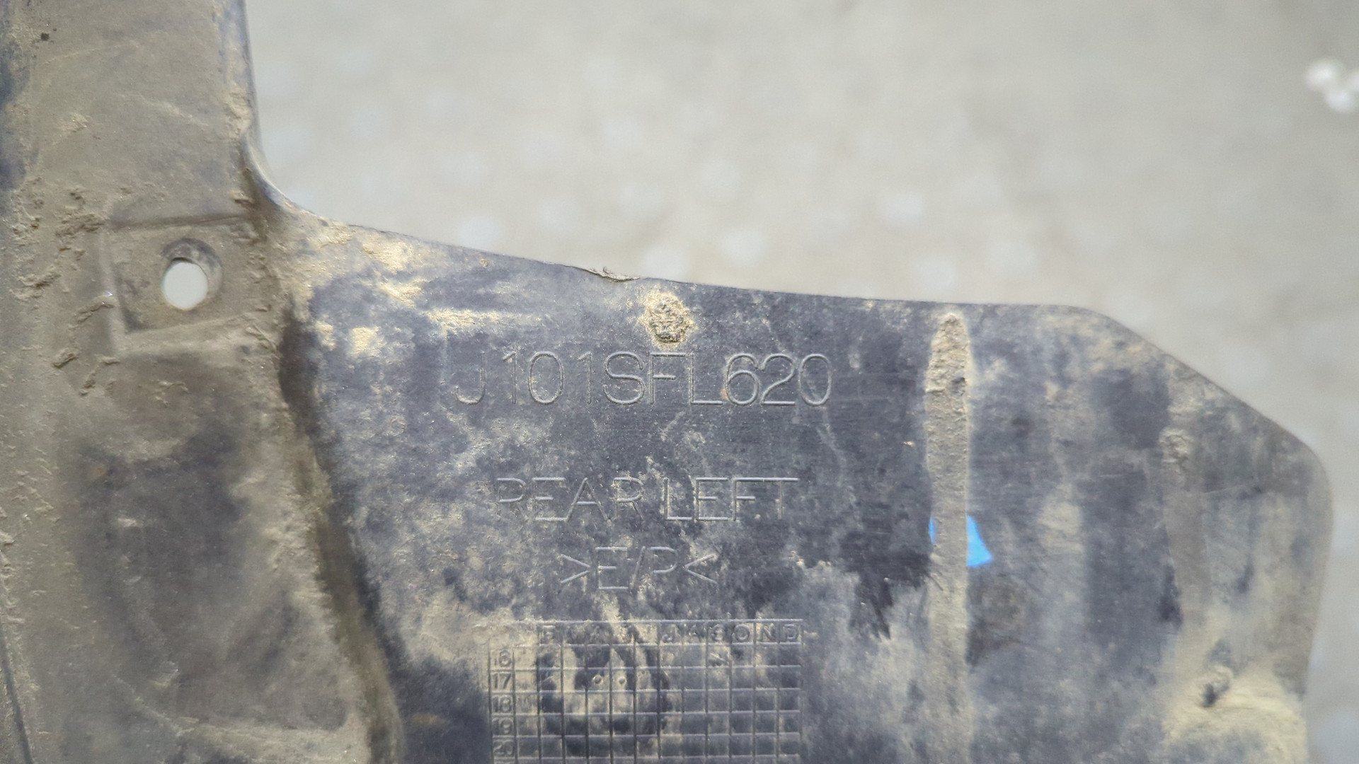 Брызговик задний левый