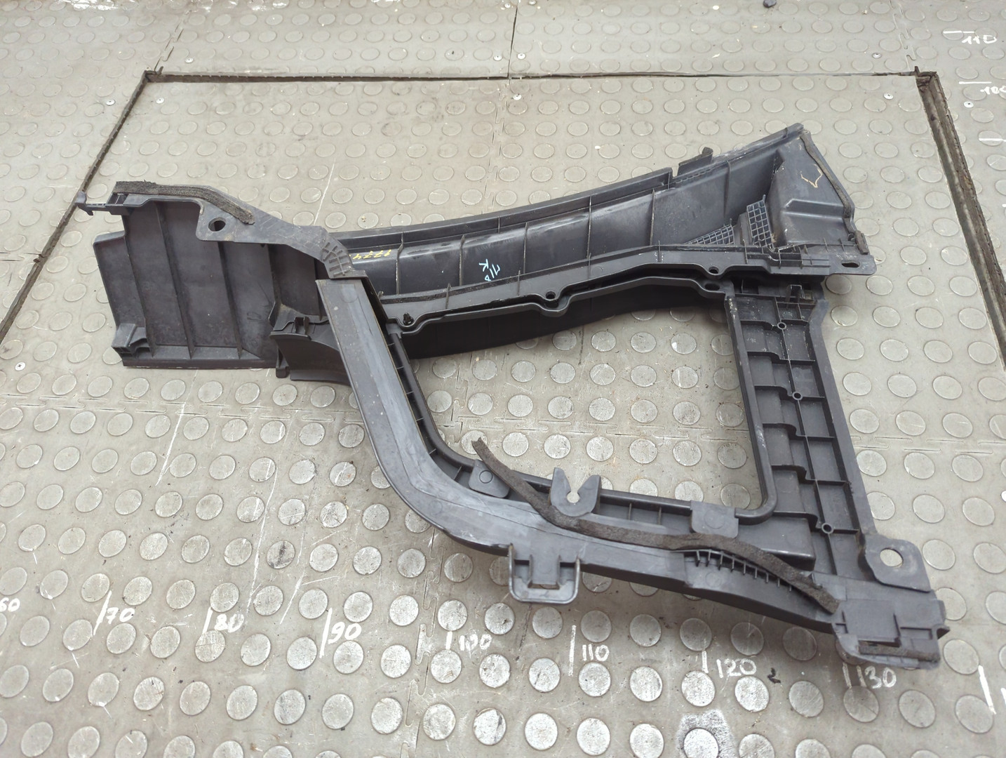 Решетка стеклоочистителей (Жабо)