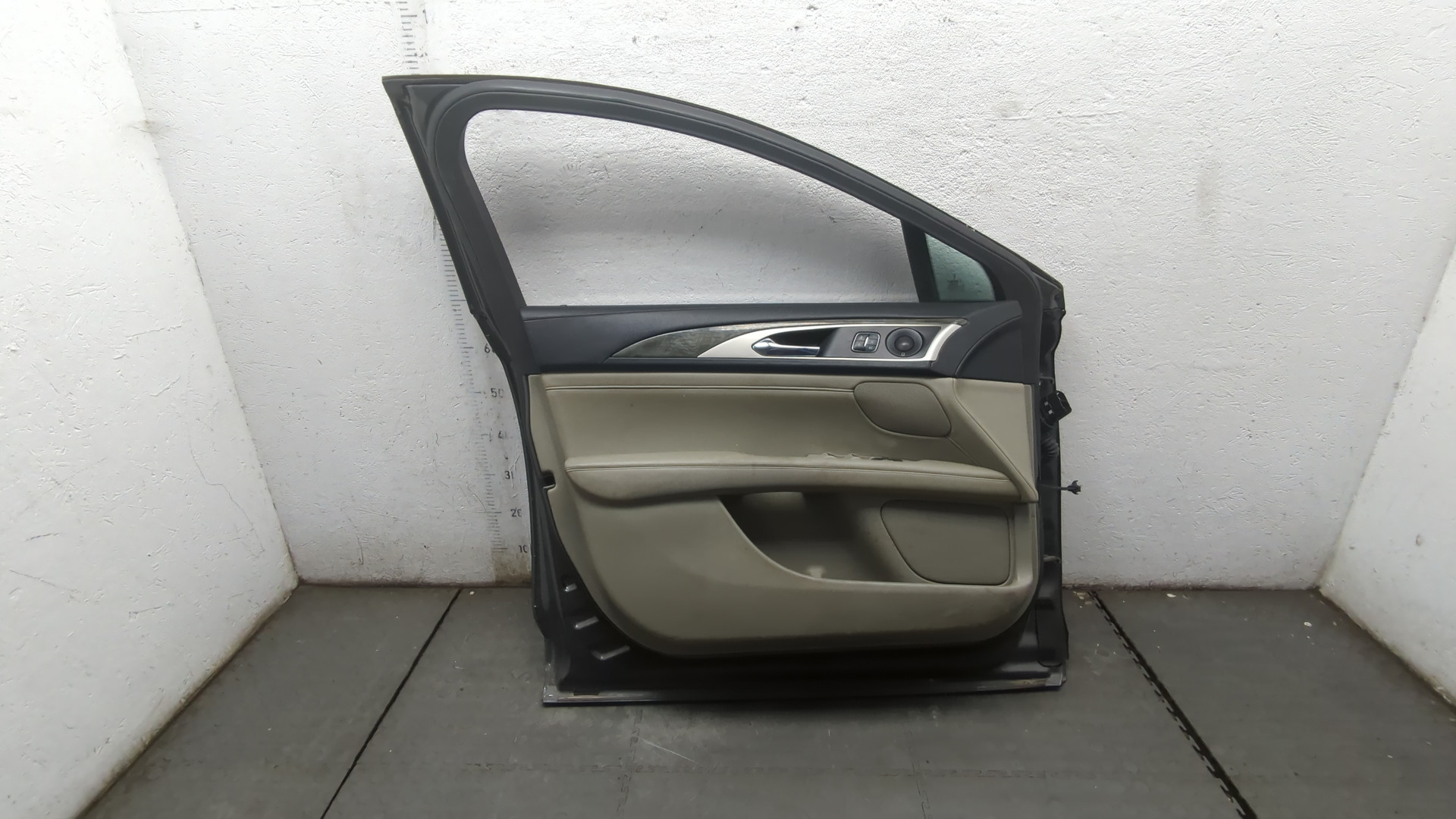 Дверь передняя левая