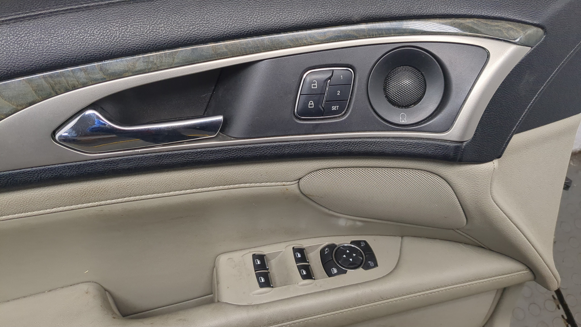 Дверь передняя левая