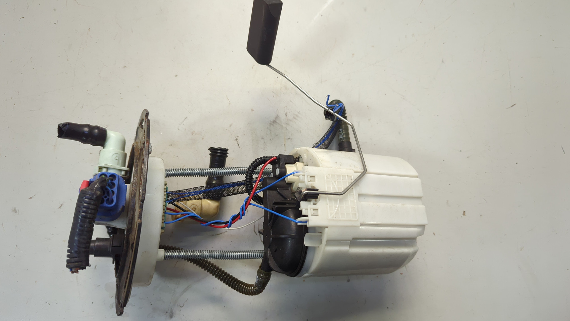 Насос топливный электрический