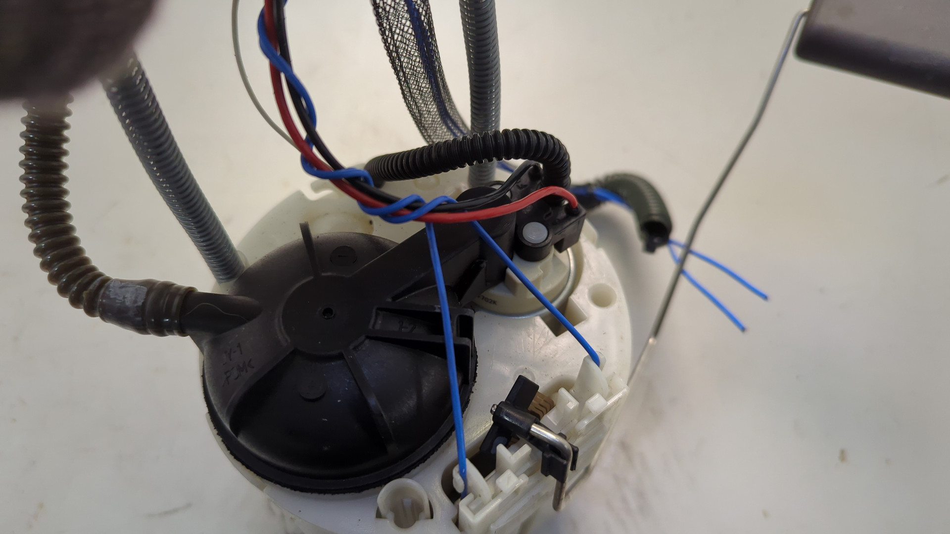 Насос топливный электрический