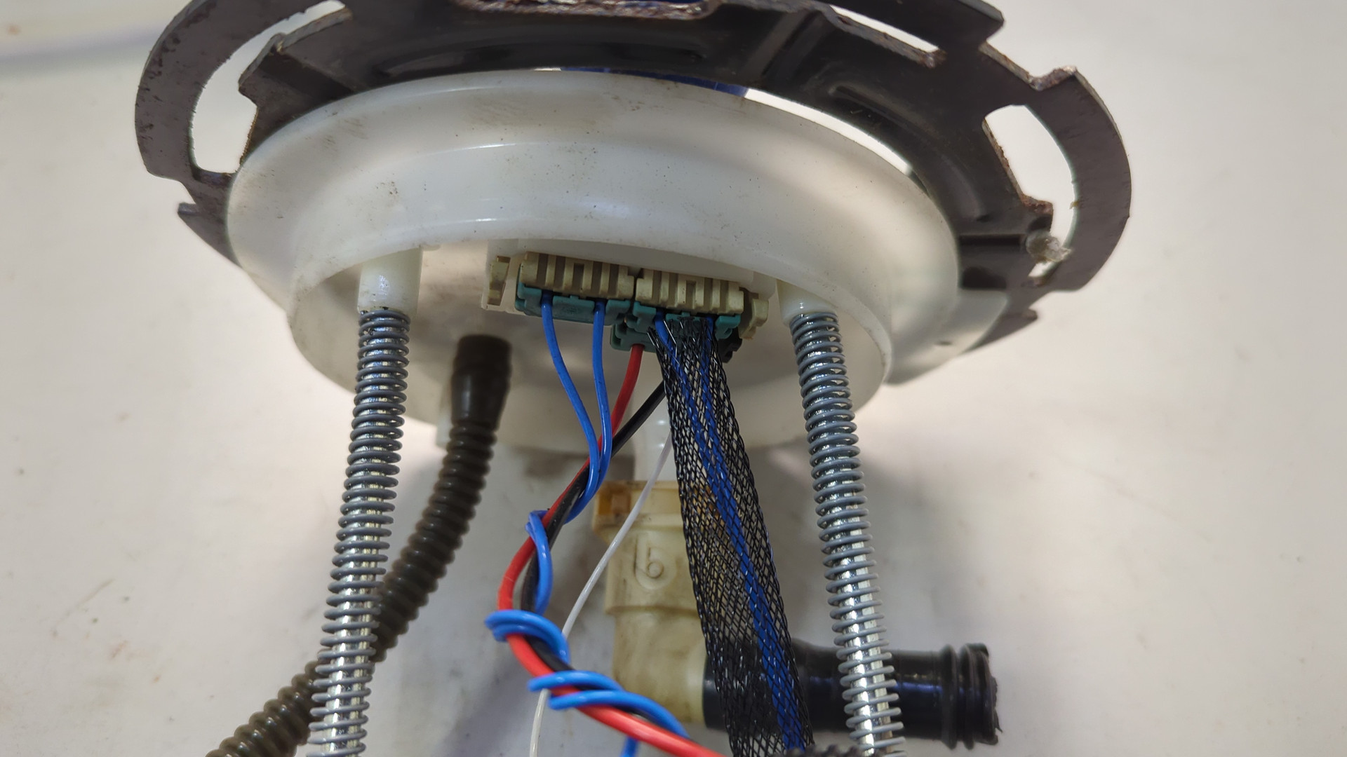 Насос топливный электрический