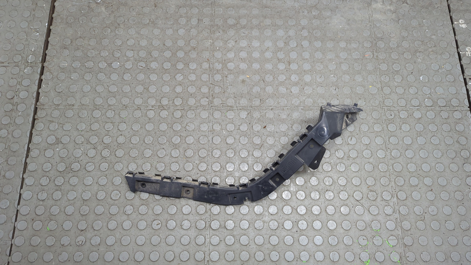 Кронштейн заднего бампера левый