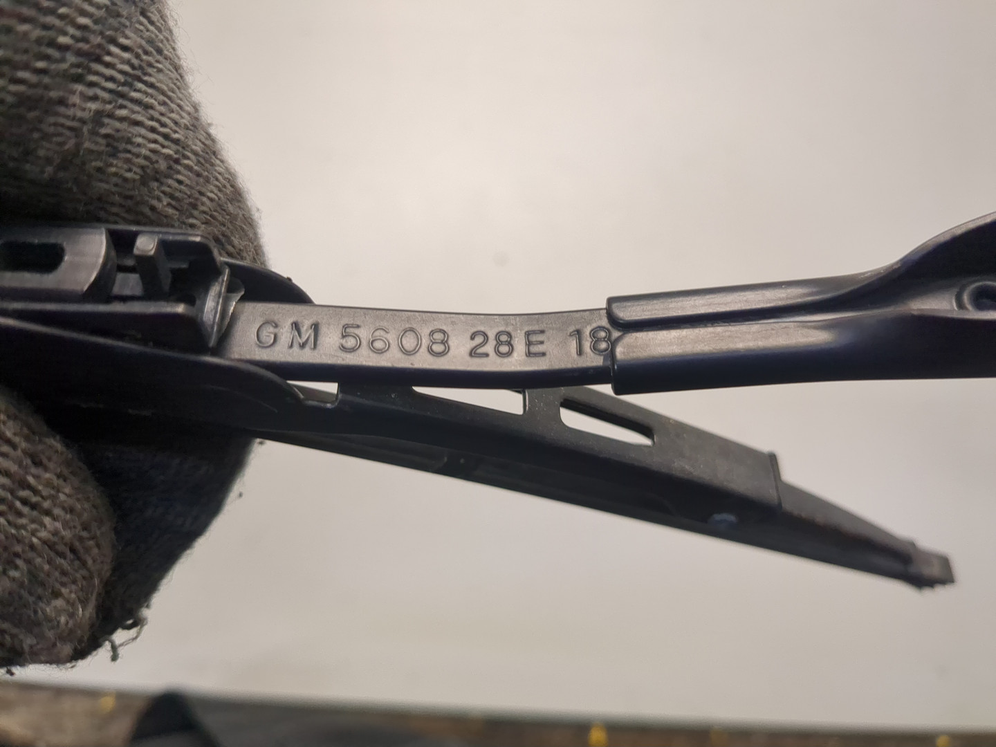 Поводок стеклоочистителя заднего