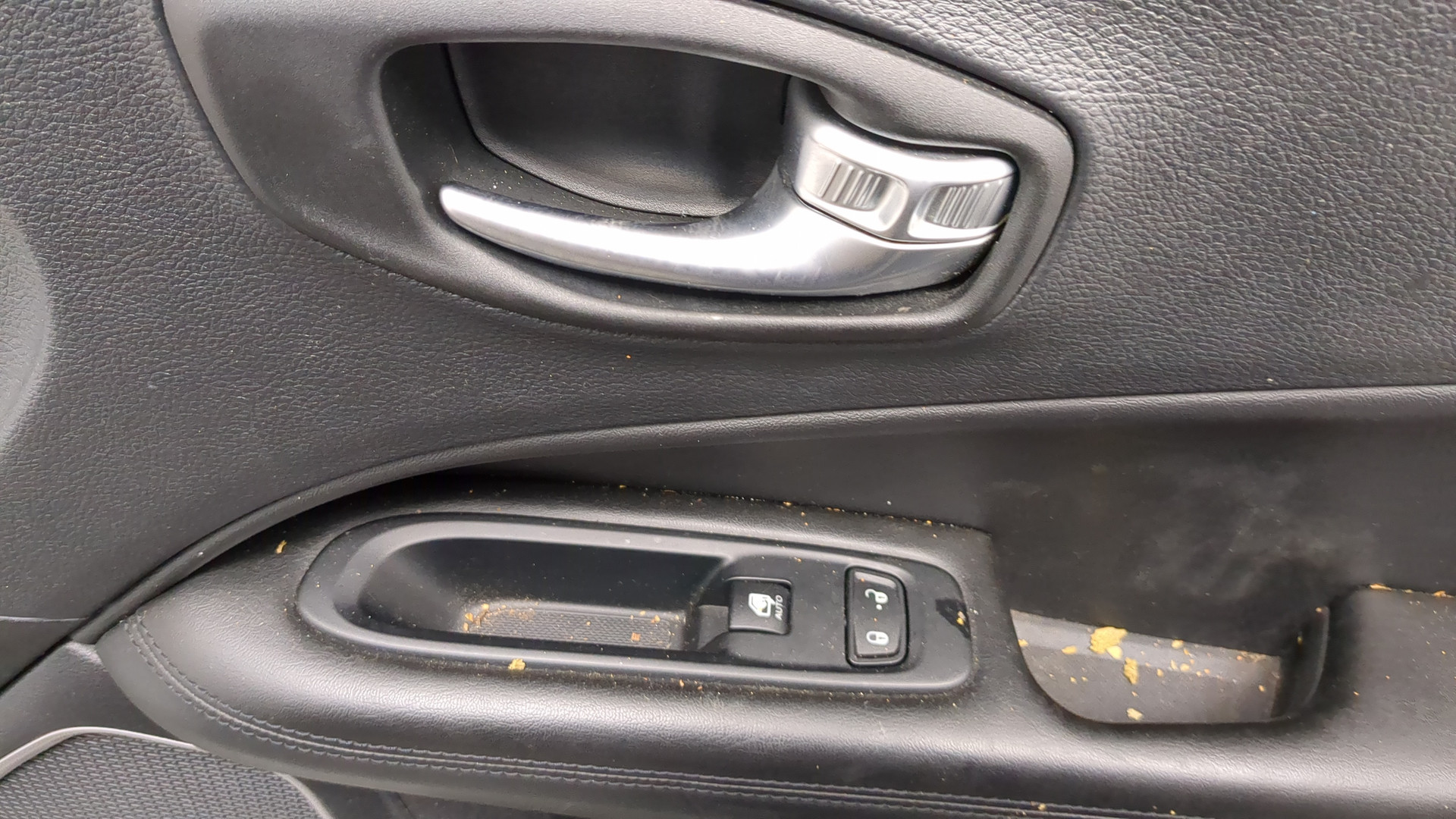 Дверь передняя правая