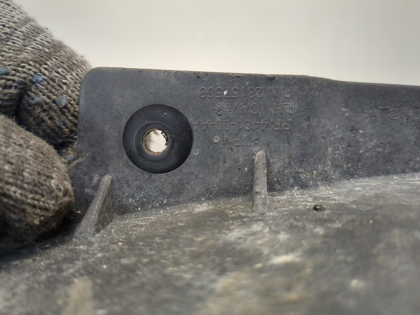 Брызговик передний левый