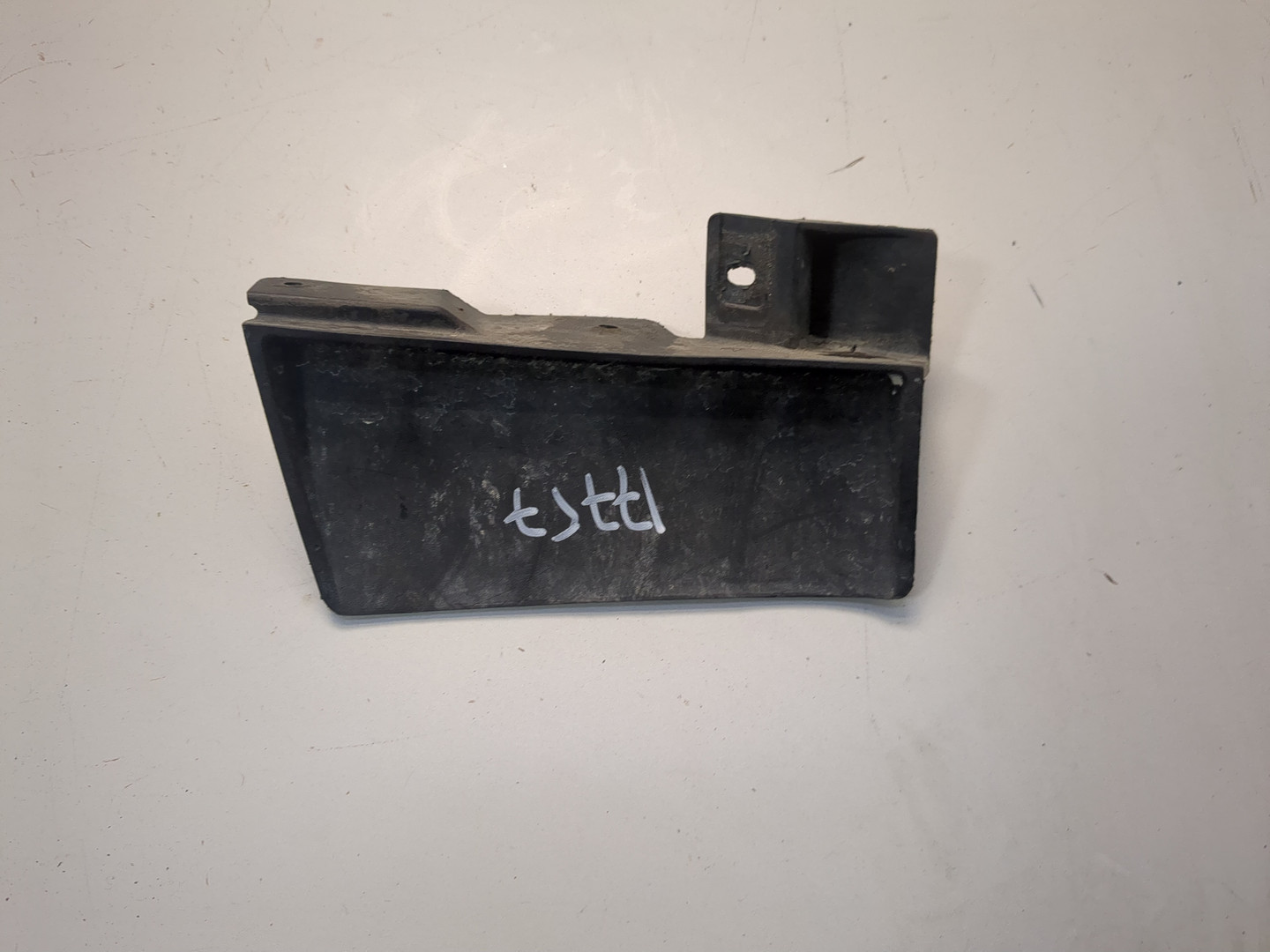 Брызговик передний левый