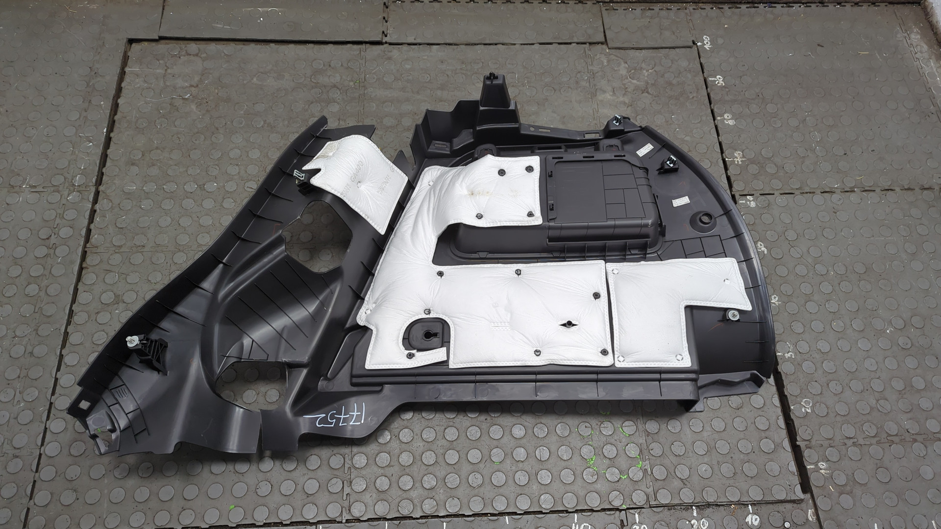 Обшивка багажника