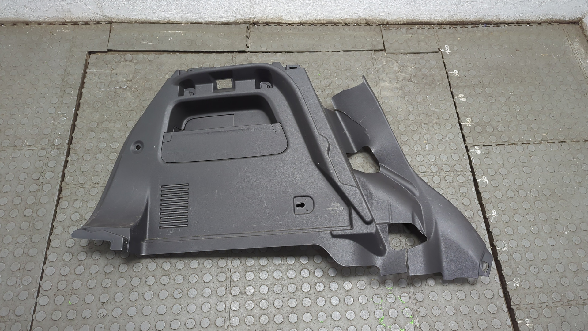 Обшивка багажника