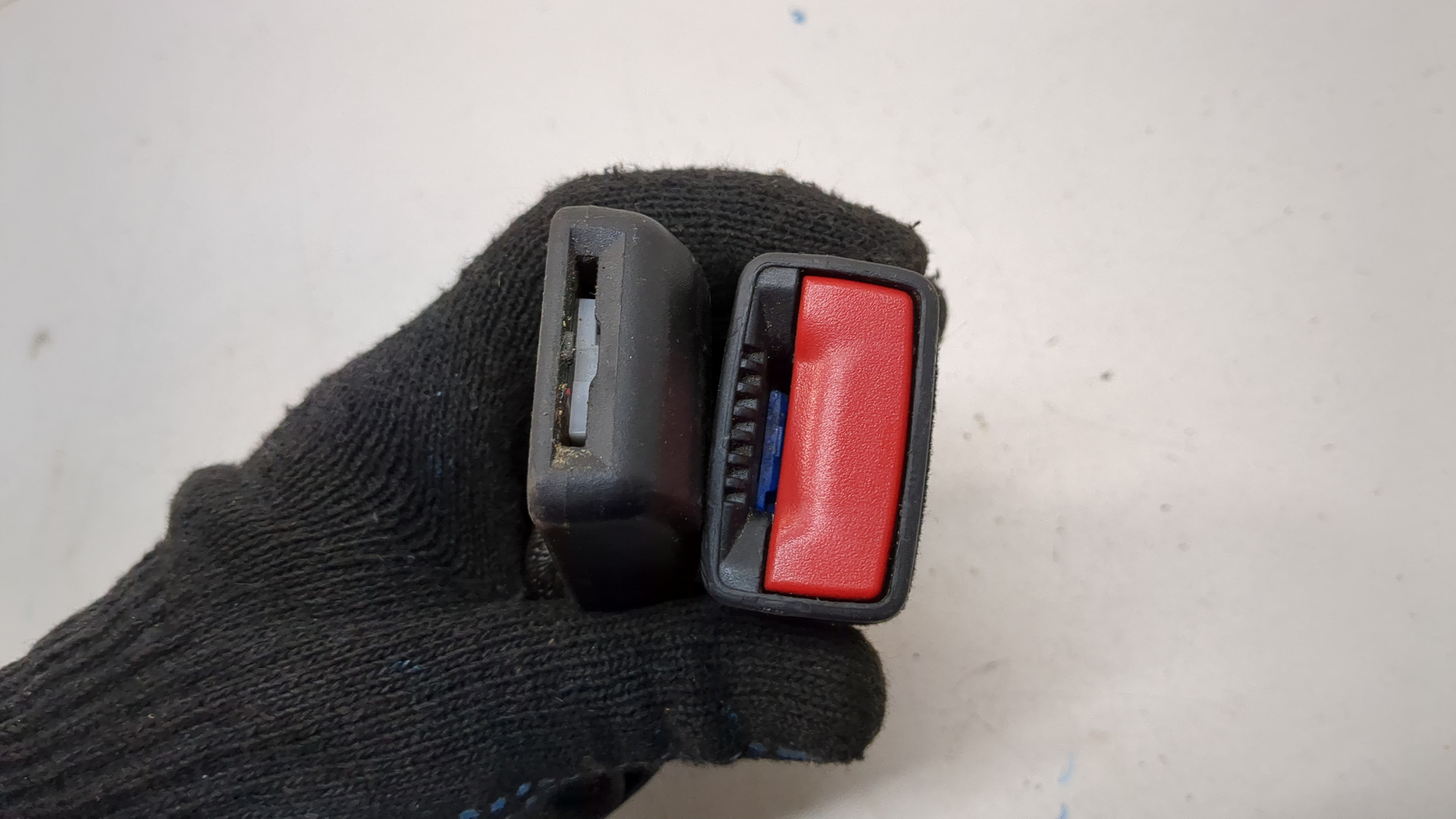 Ответная часть ремня безопасности