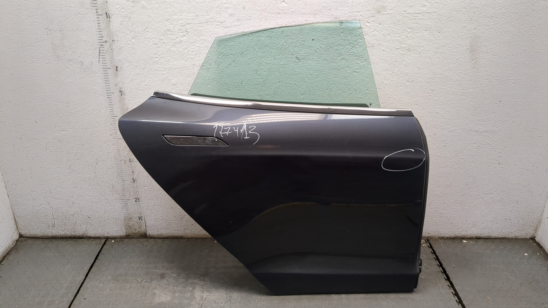 Дверь задняя правая