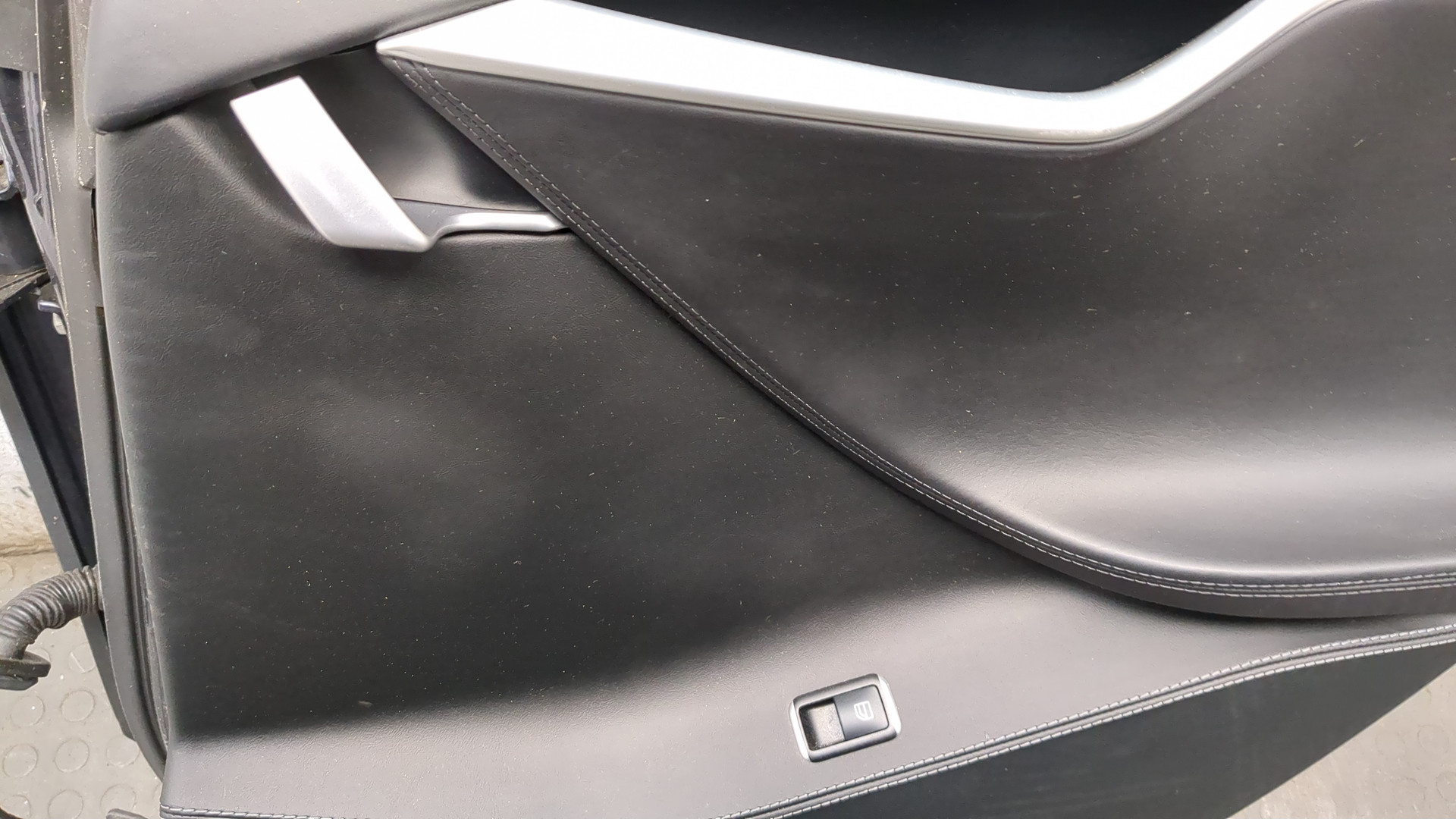 Дверь задняя правая