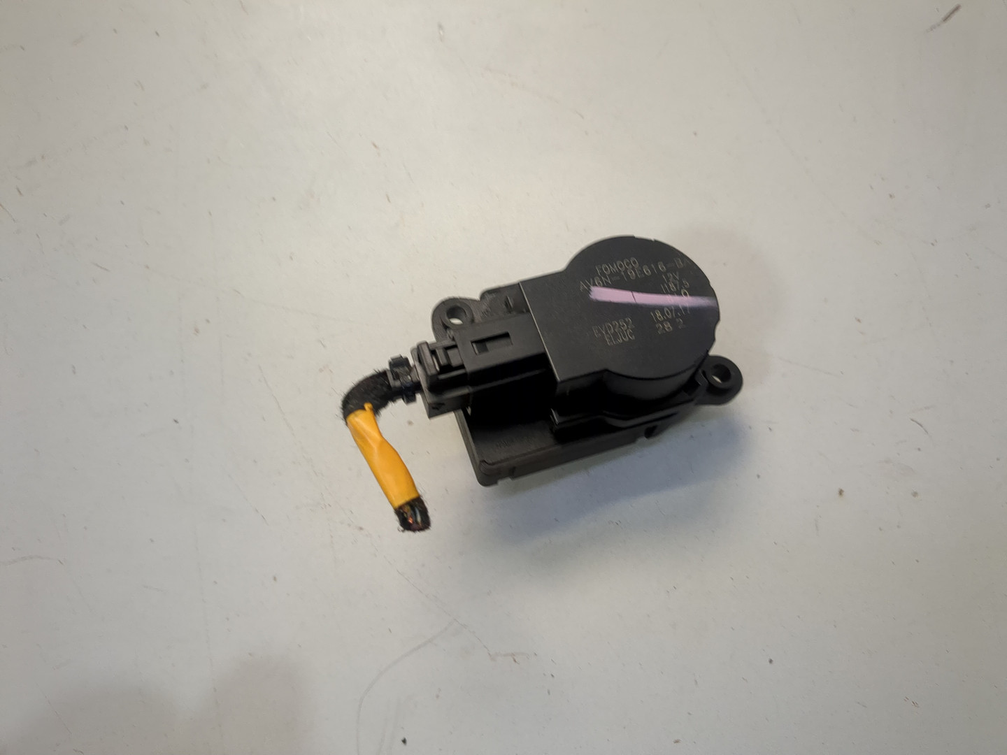 Моторчик заслонки печки