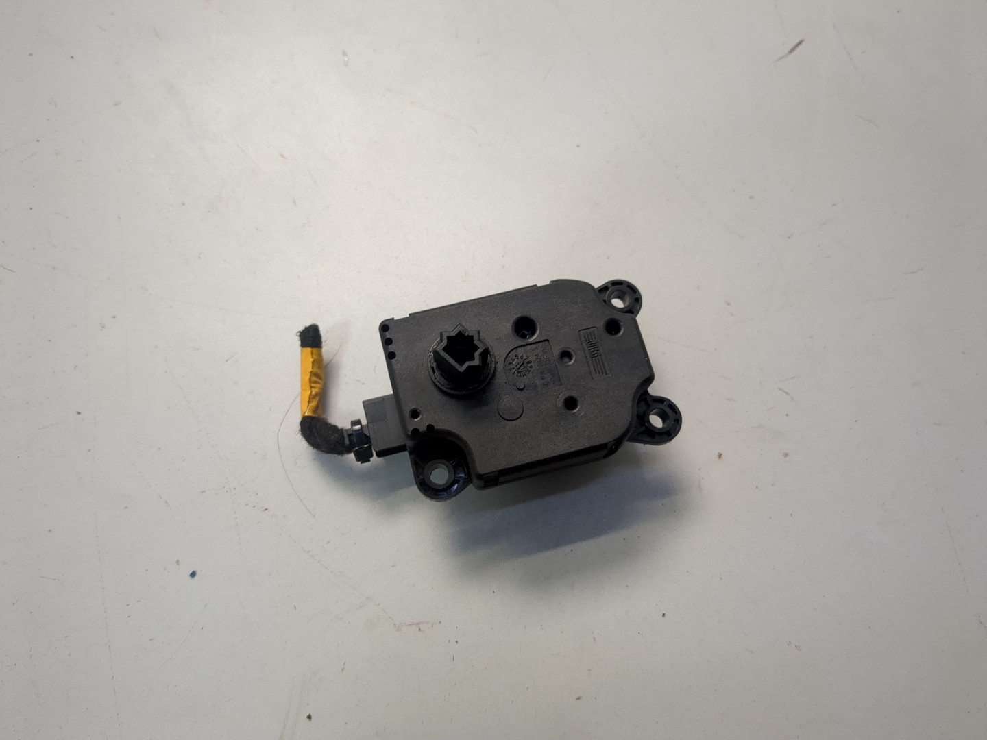 Моторчик заслонки печки