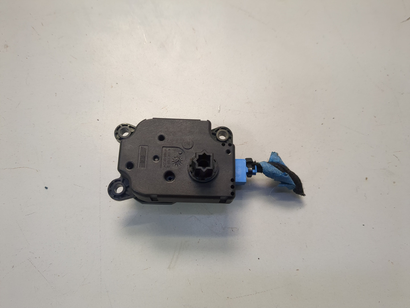 Моторчик заслонки печки