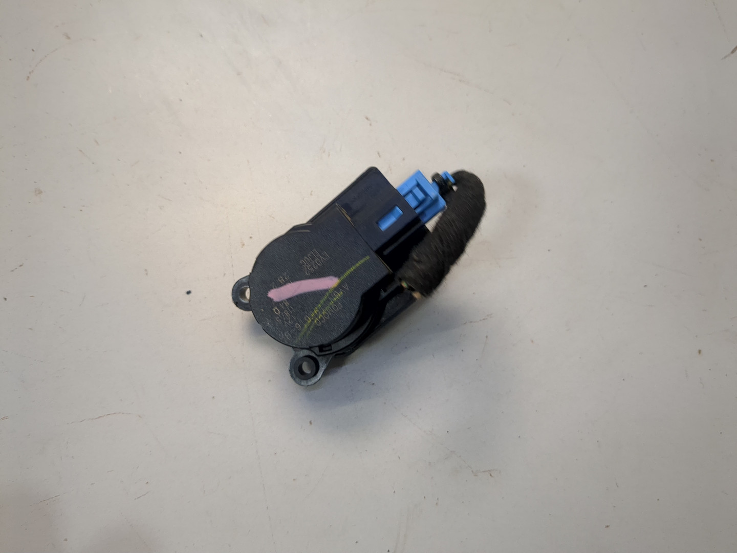 Моторчик заслонки печки