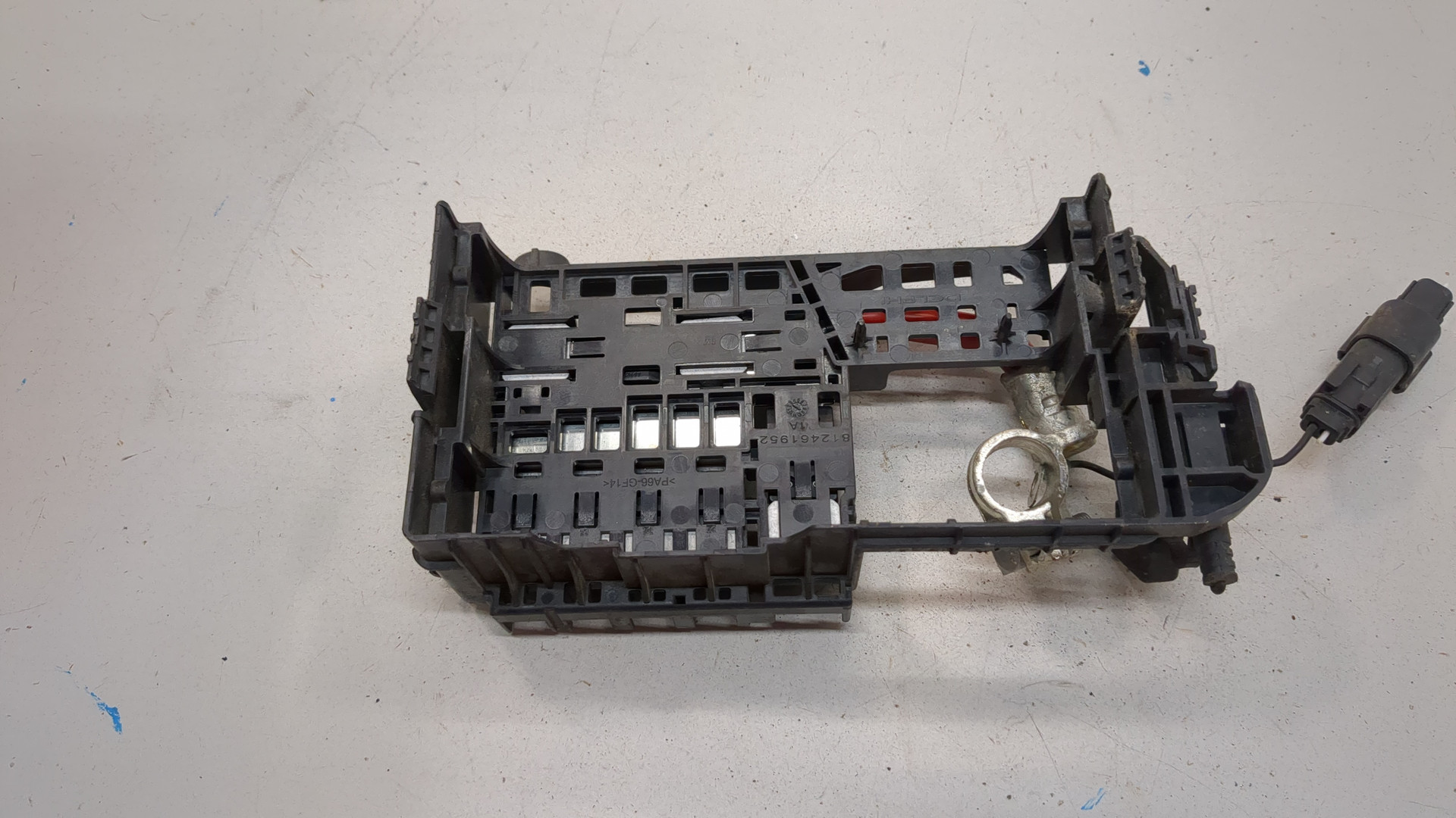 Клемма аккумулятора -