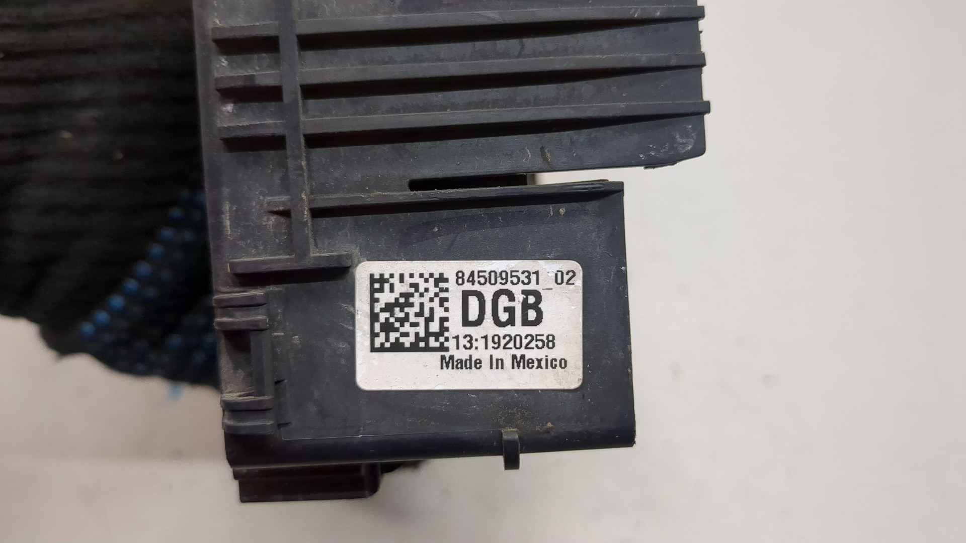 Клемма аккумулятора -