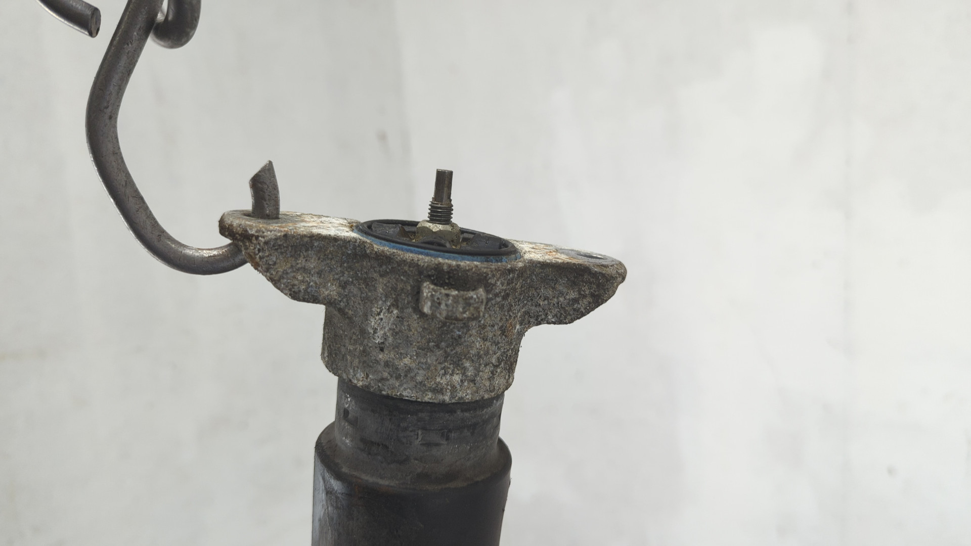 Амортизатор задний (стойка)