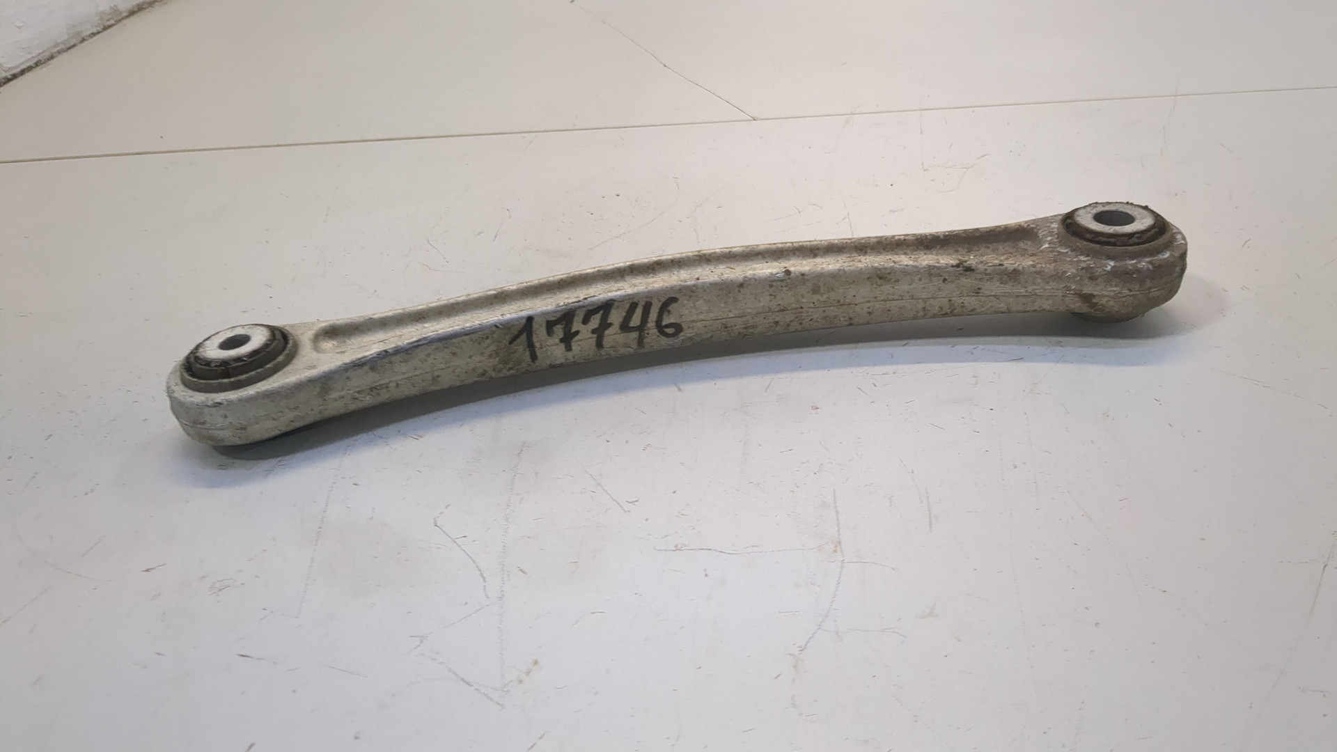 Рычаг задний правый