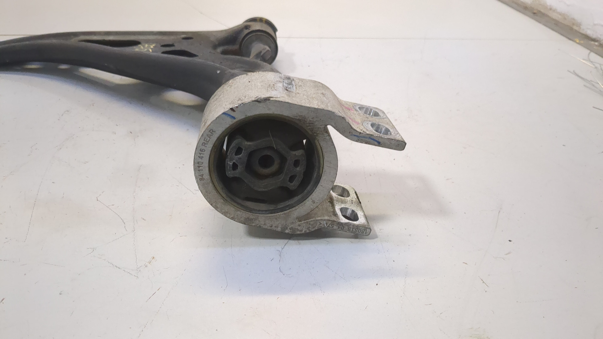 Рычаг передний левый