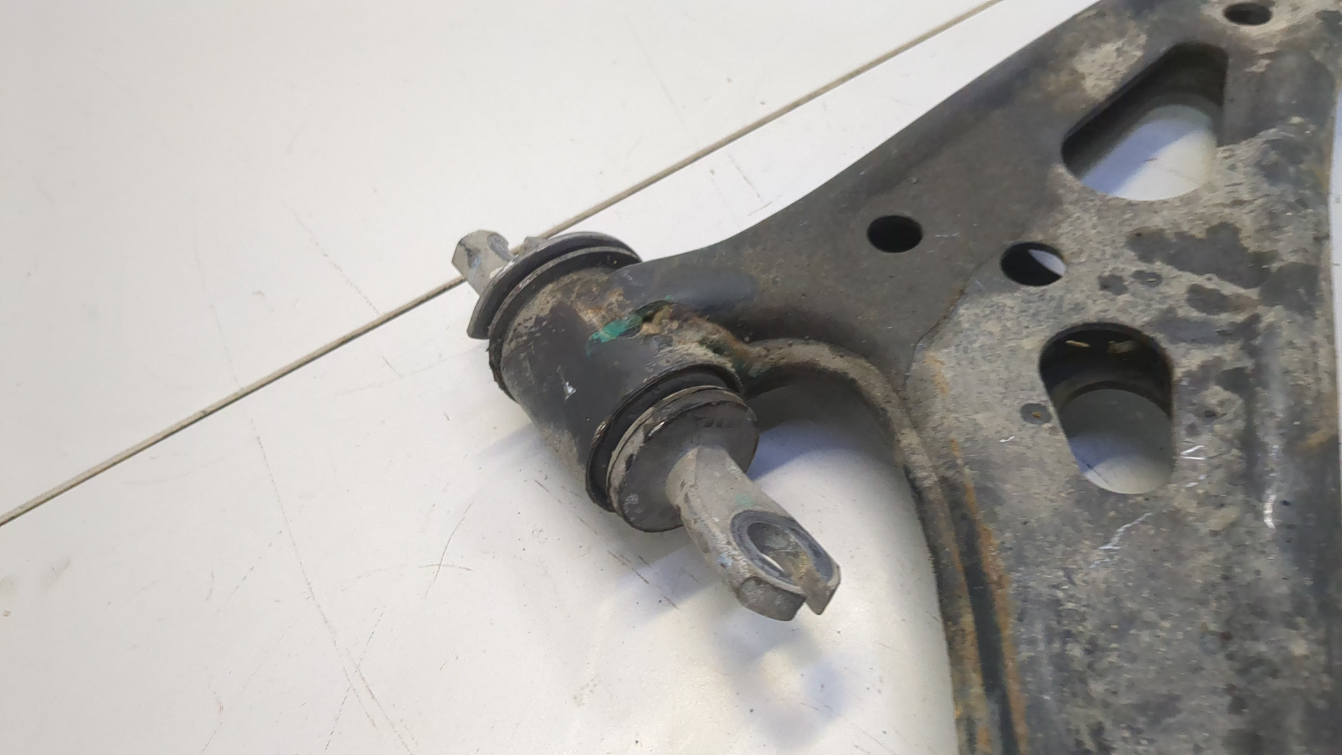 Рычаг передний правый