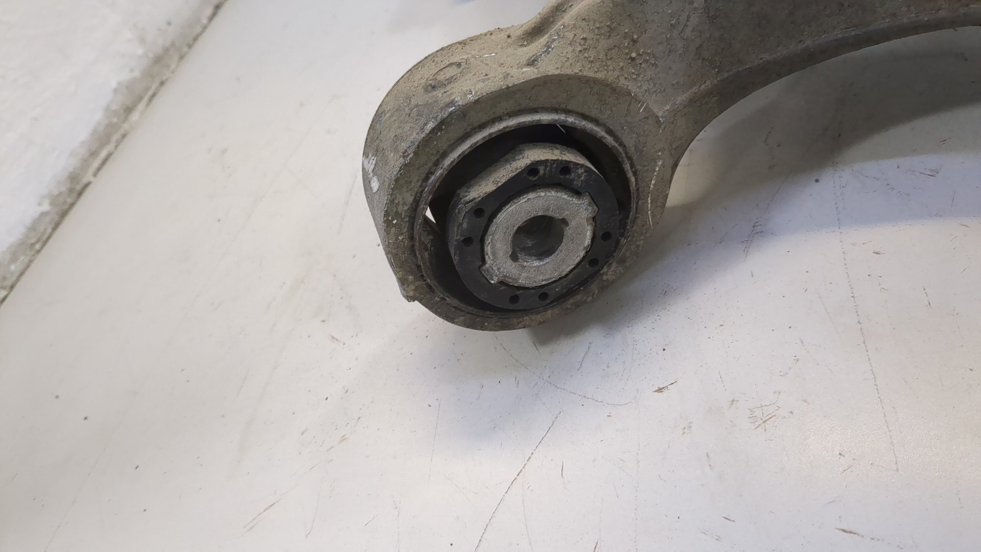 Рычаг задний правый