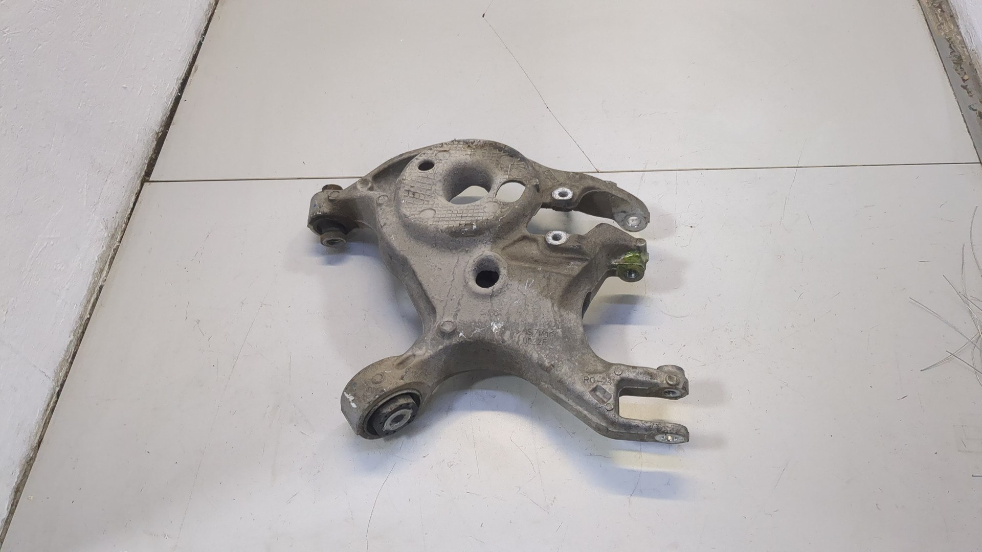 Рычаг задний правый