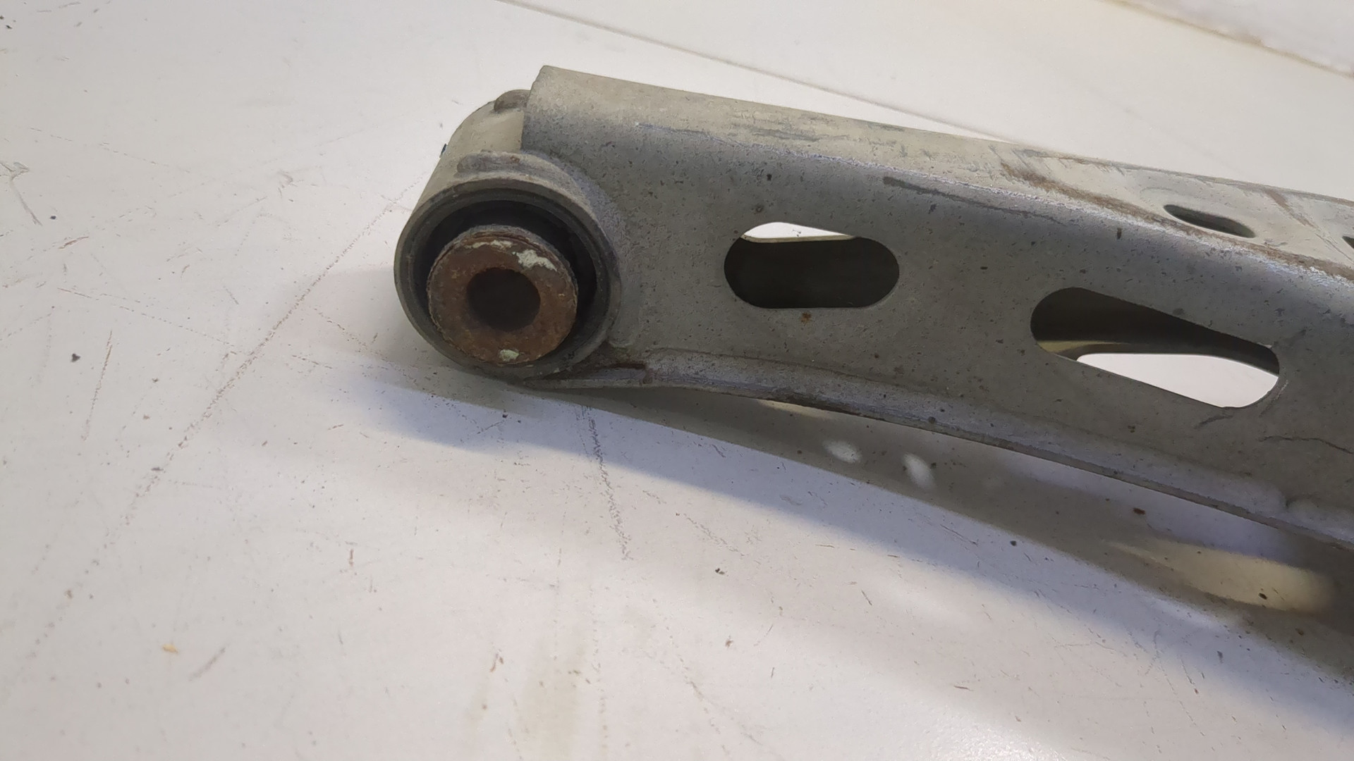 Рычаг задний