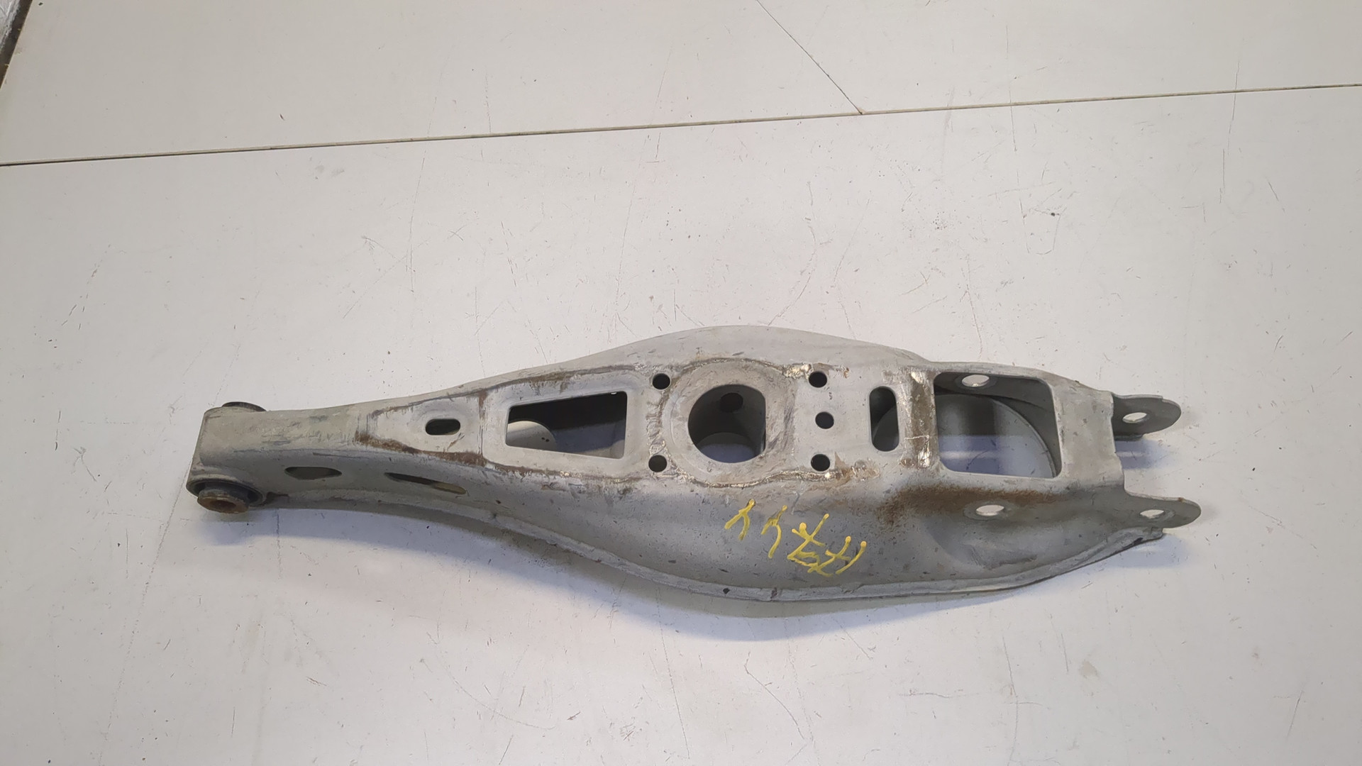 Рычаг задний