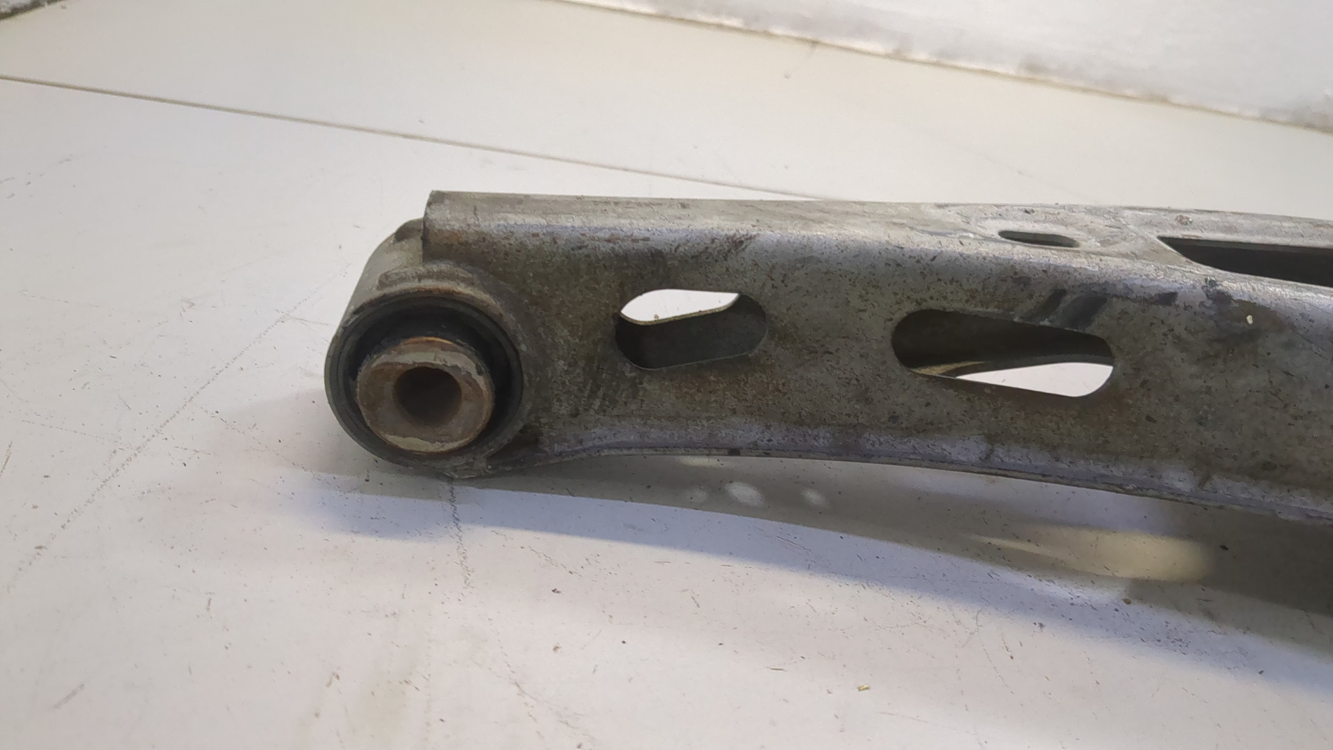 Рычаг задний