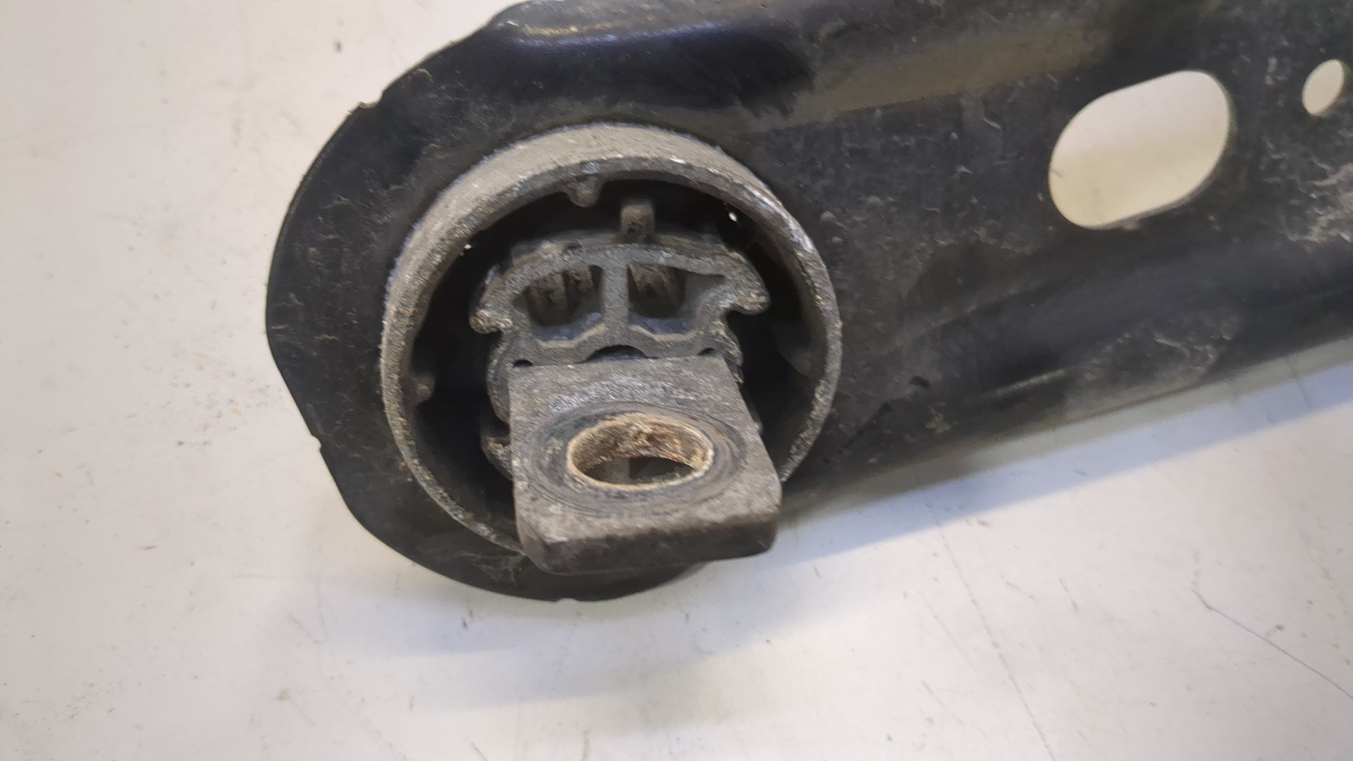 Рычаг задний левый