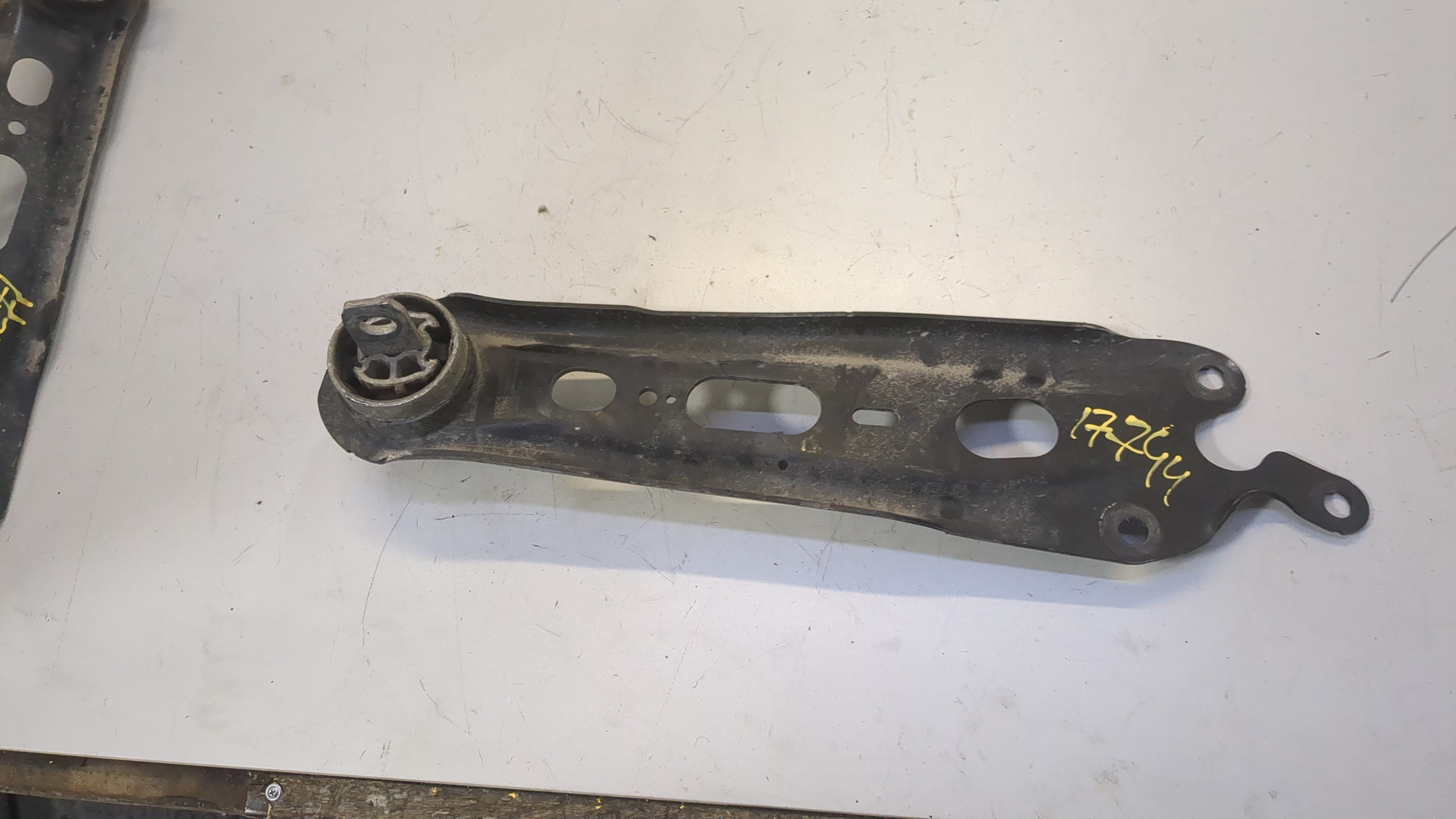 Рычаг задний левый