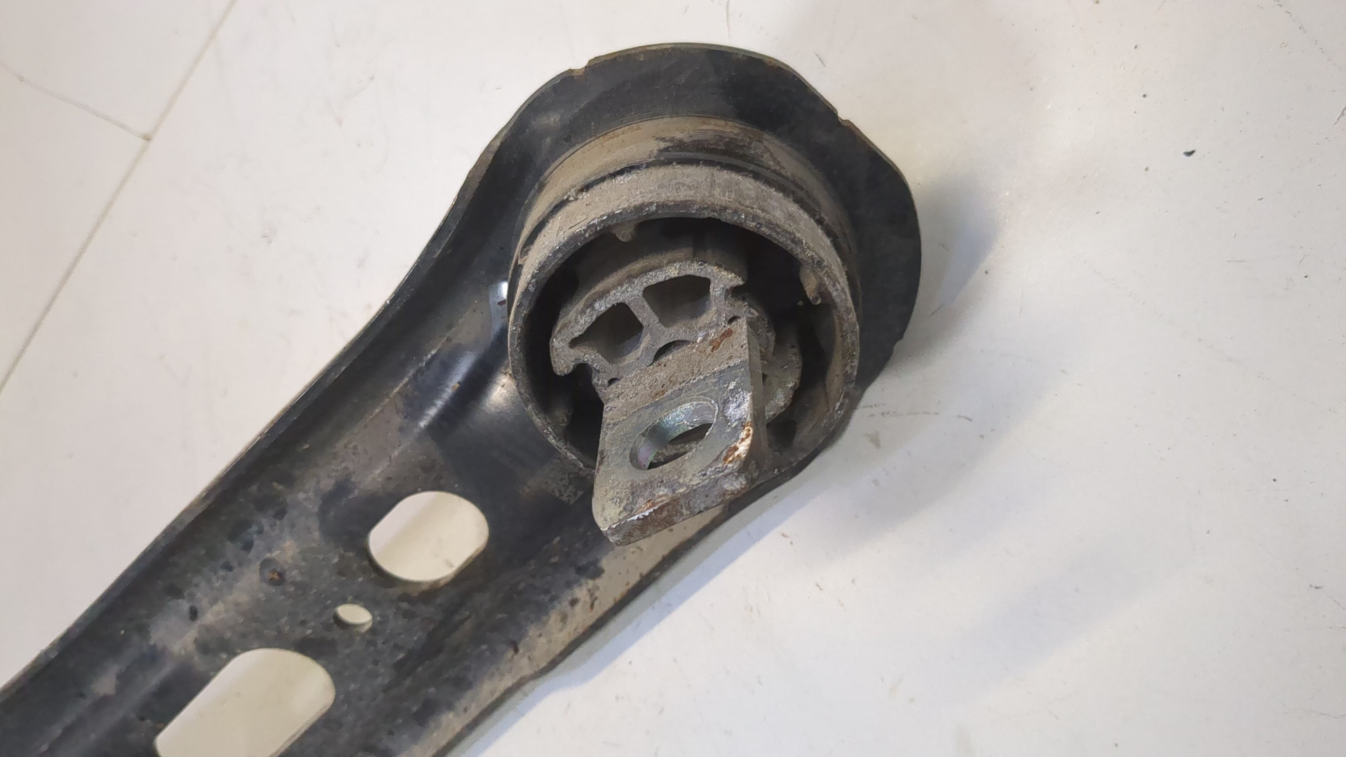 Рычаг задний правый