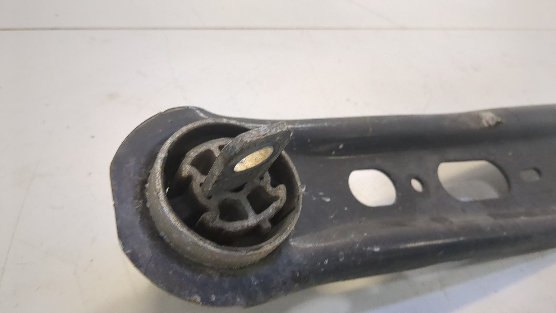 Рычаг задний правый