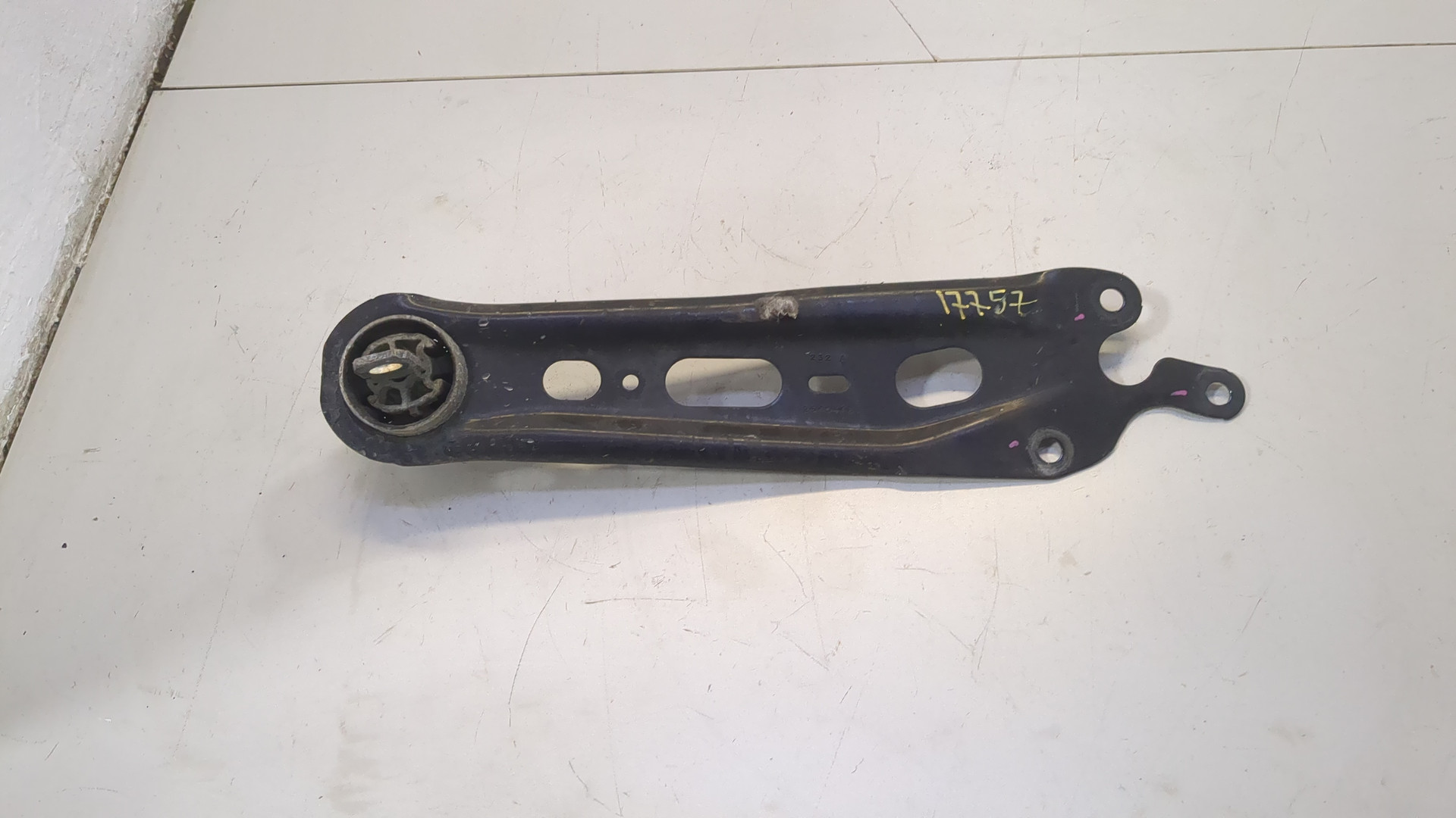 Рычаг задний правый