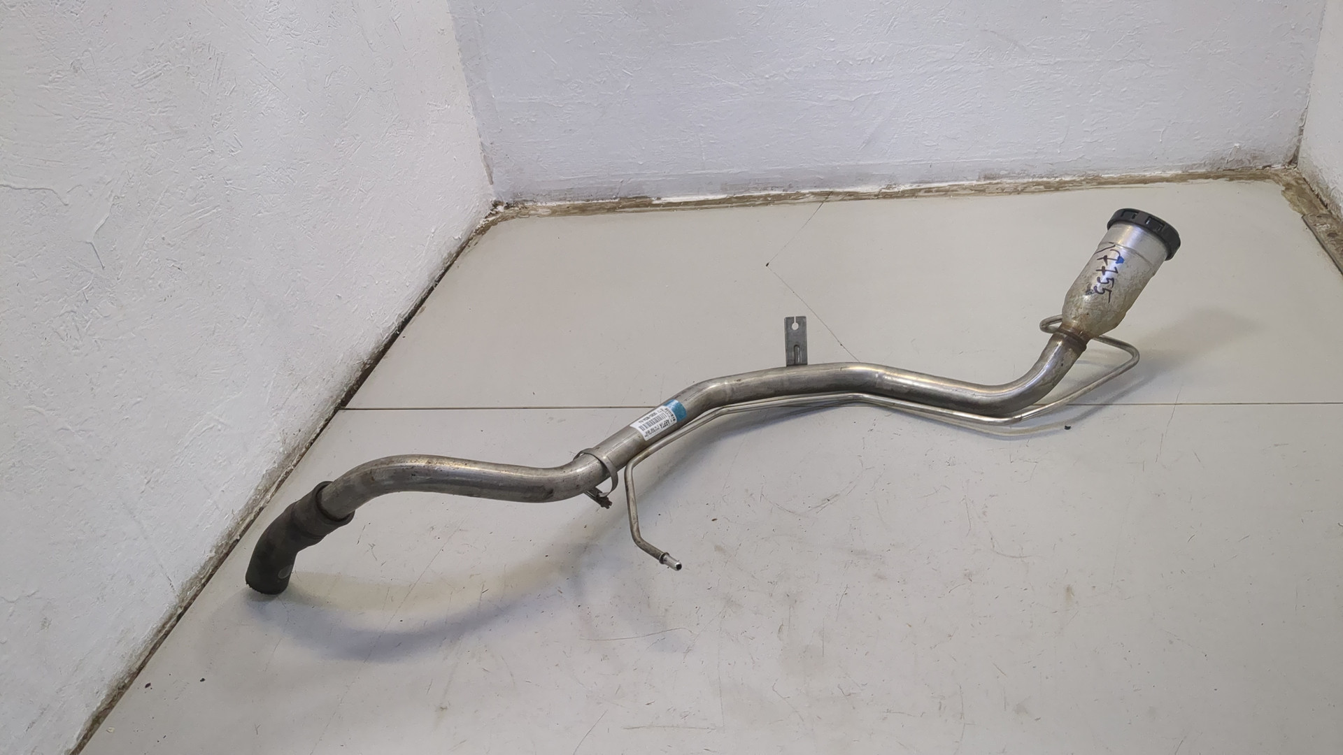 Горловина топливного бака