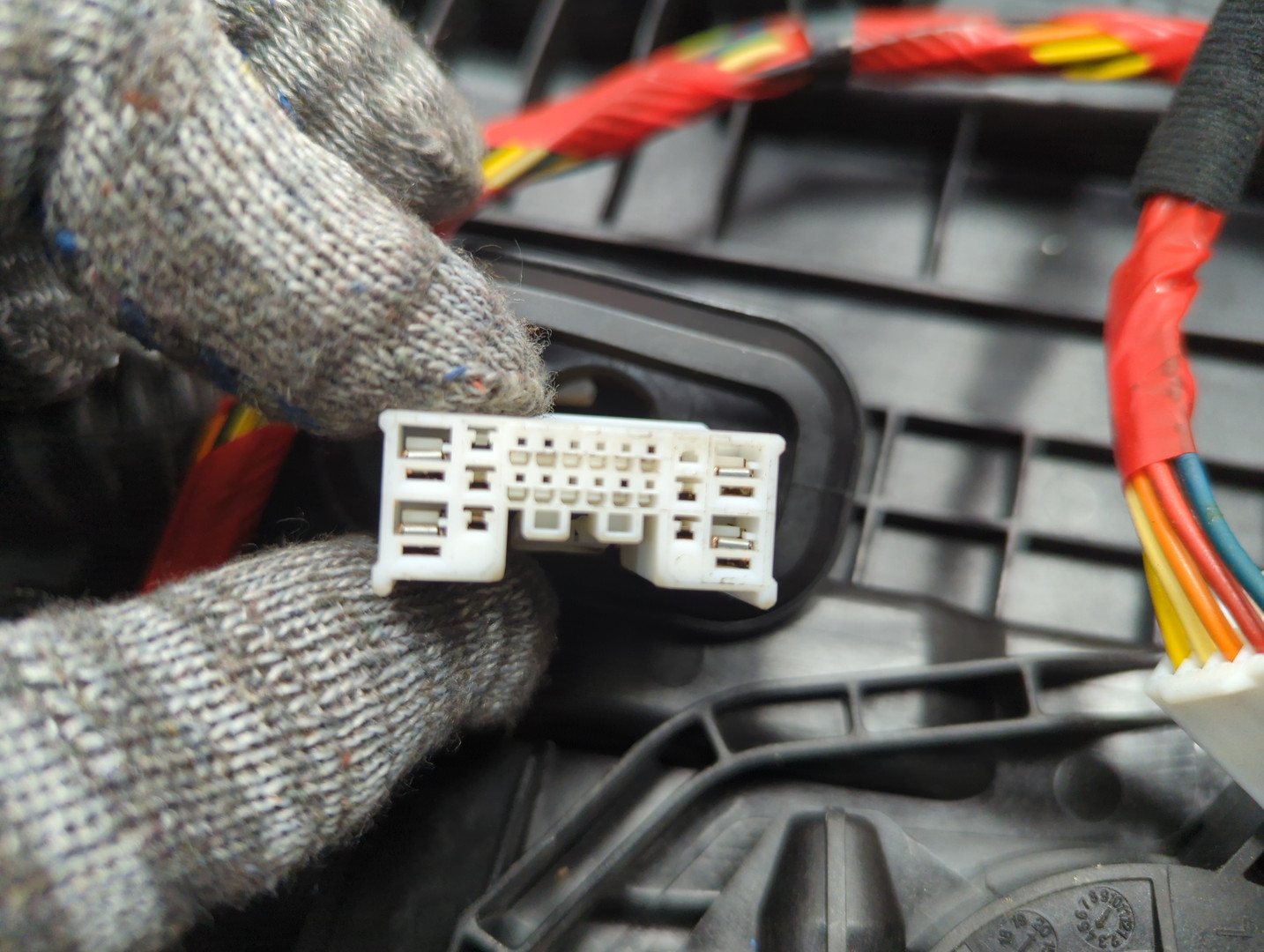 Стеклоподъемник электр. задний левый