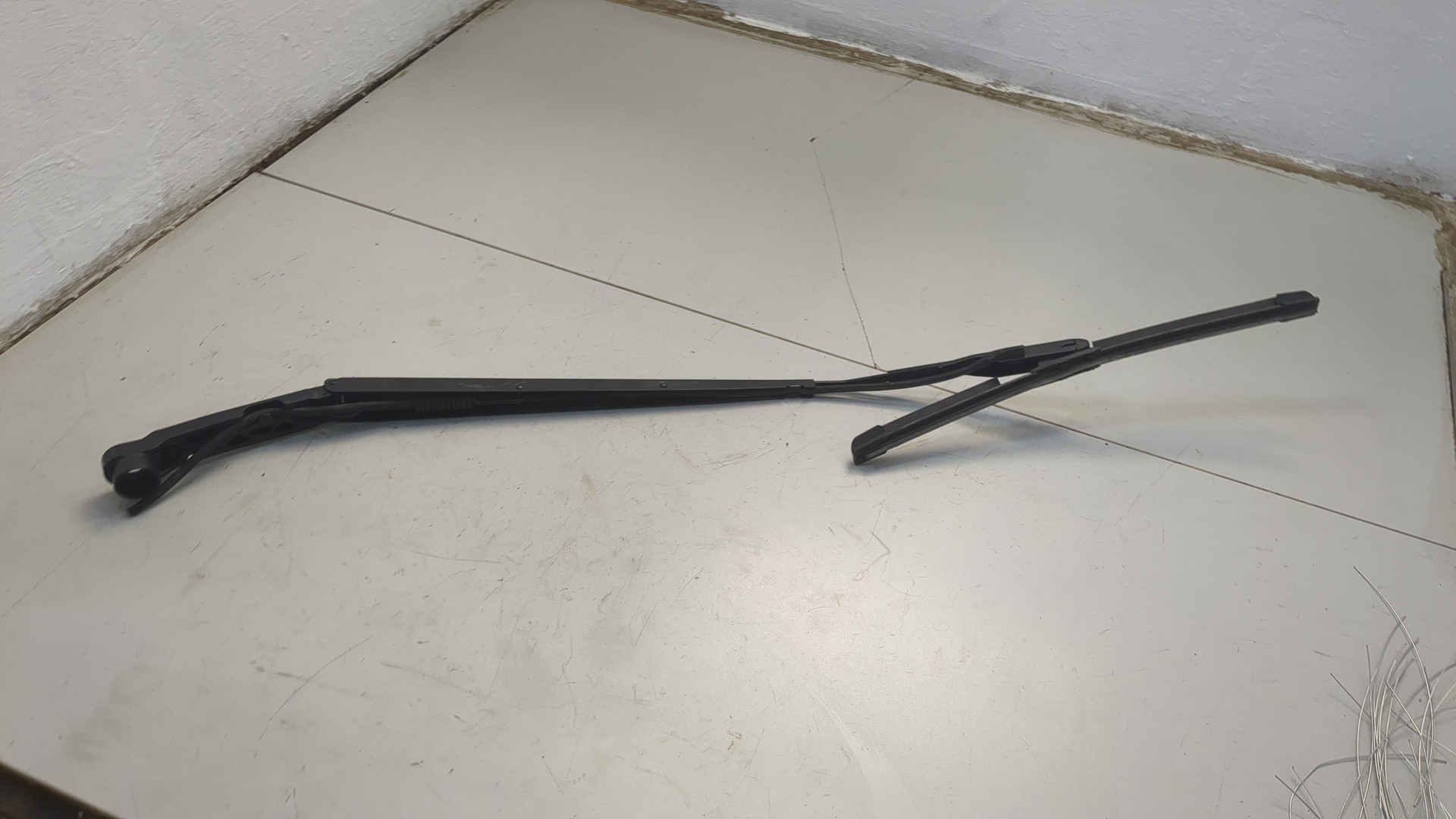 Поводок стеклоочистителя передний правый