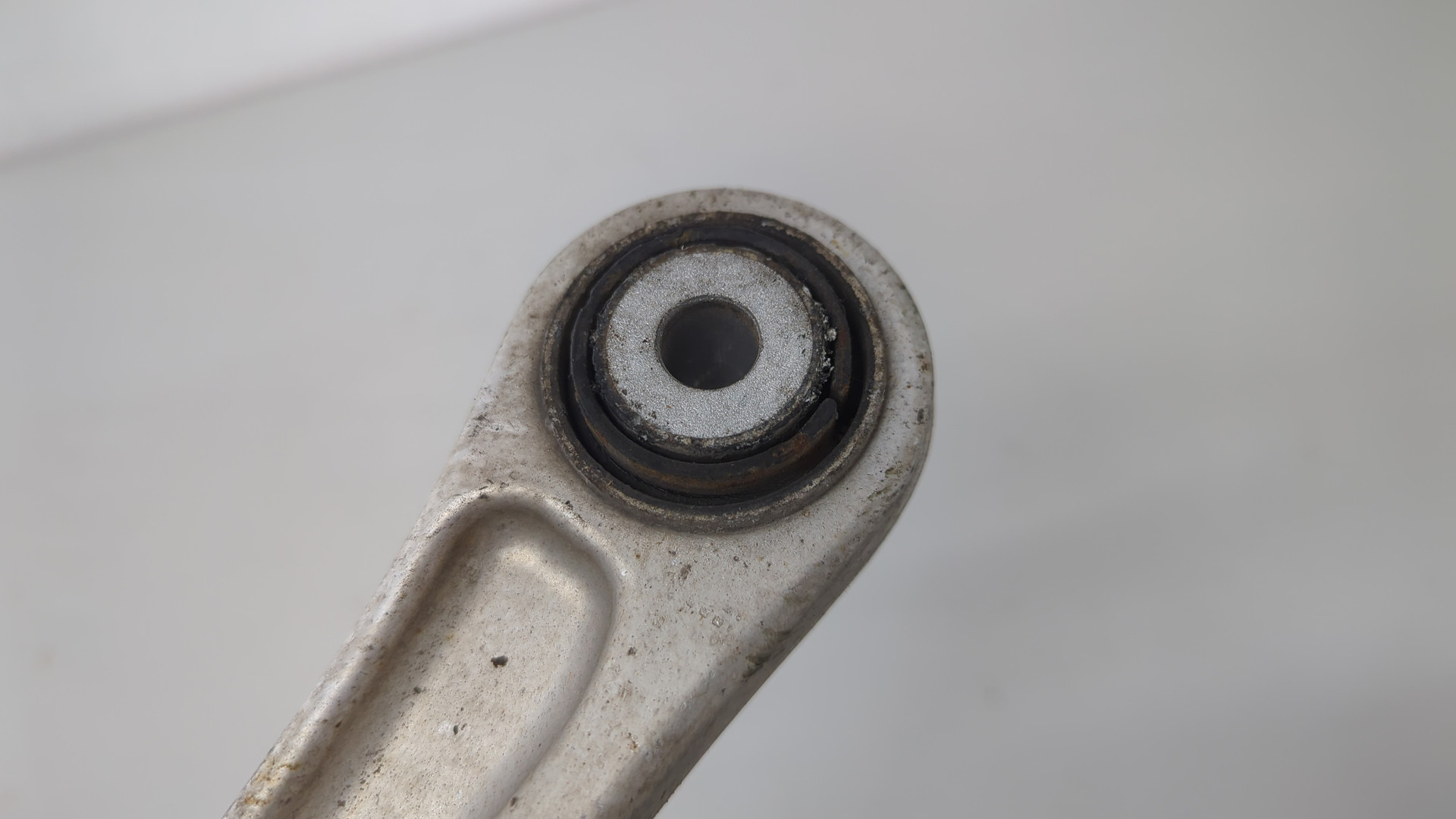 Рычаг задний левый