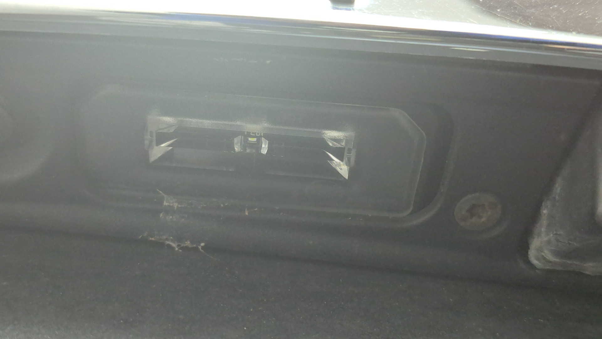 Дверь багажника