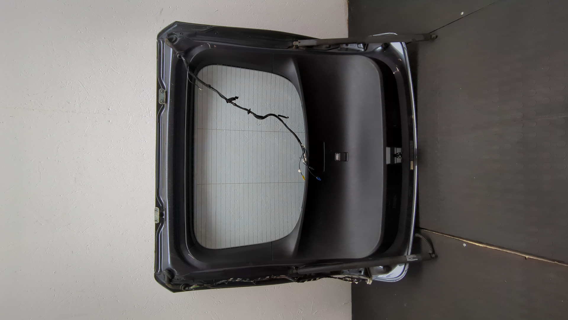 Дверь багажника