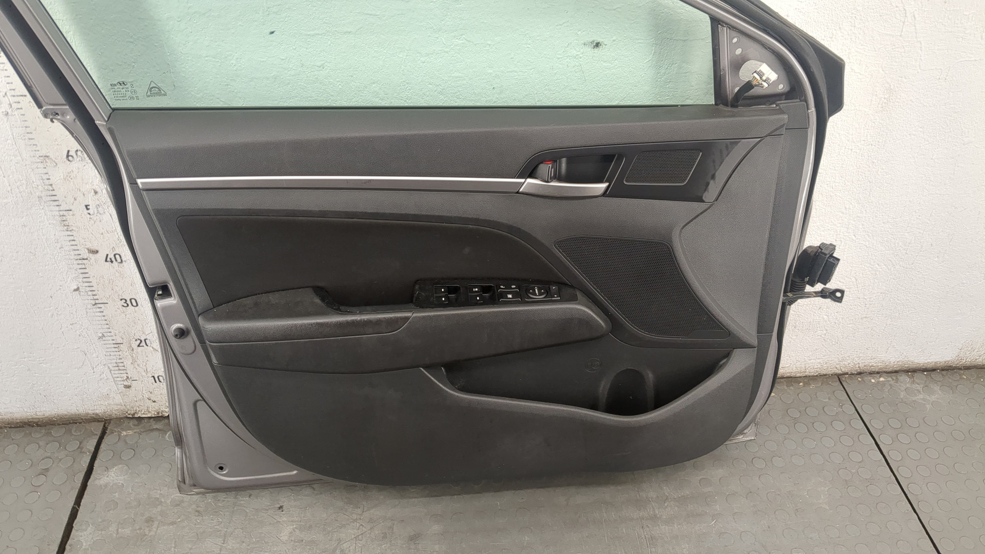 Дверь передняя левая