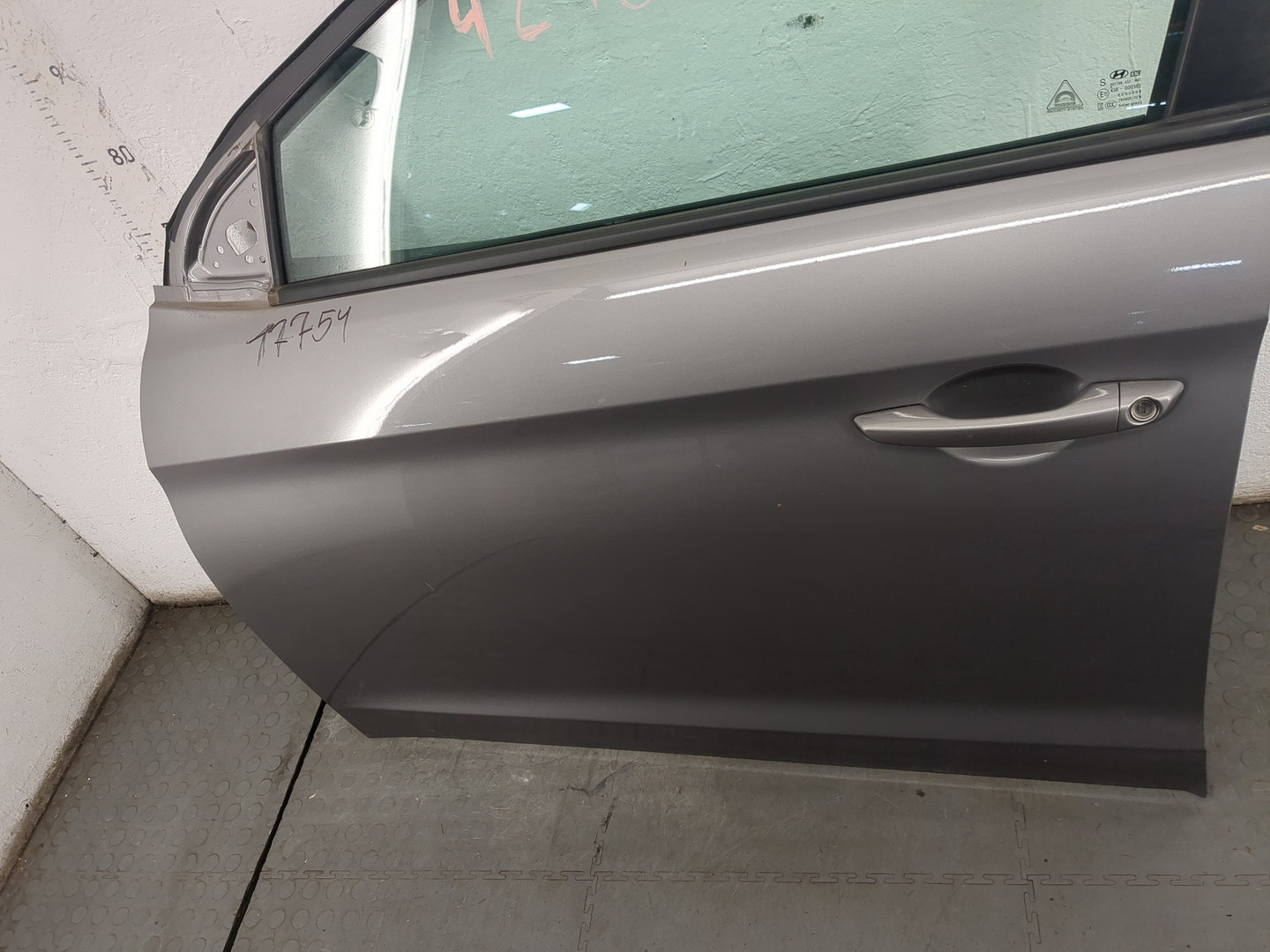 Дверь передняя левая