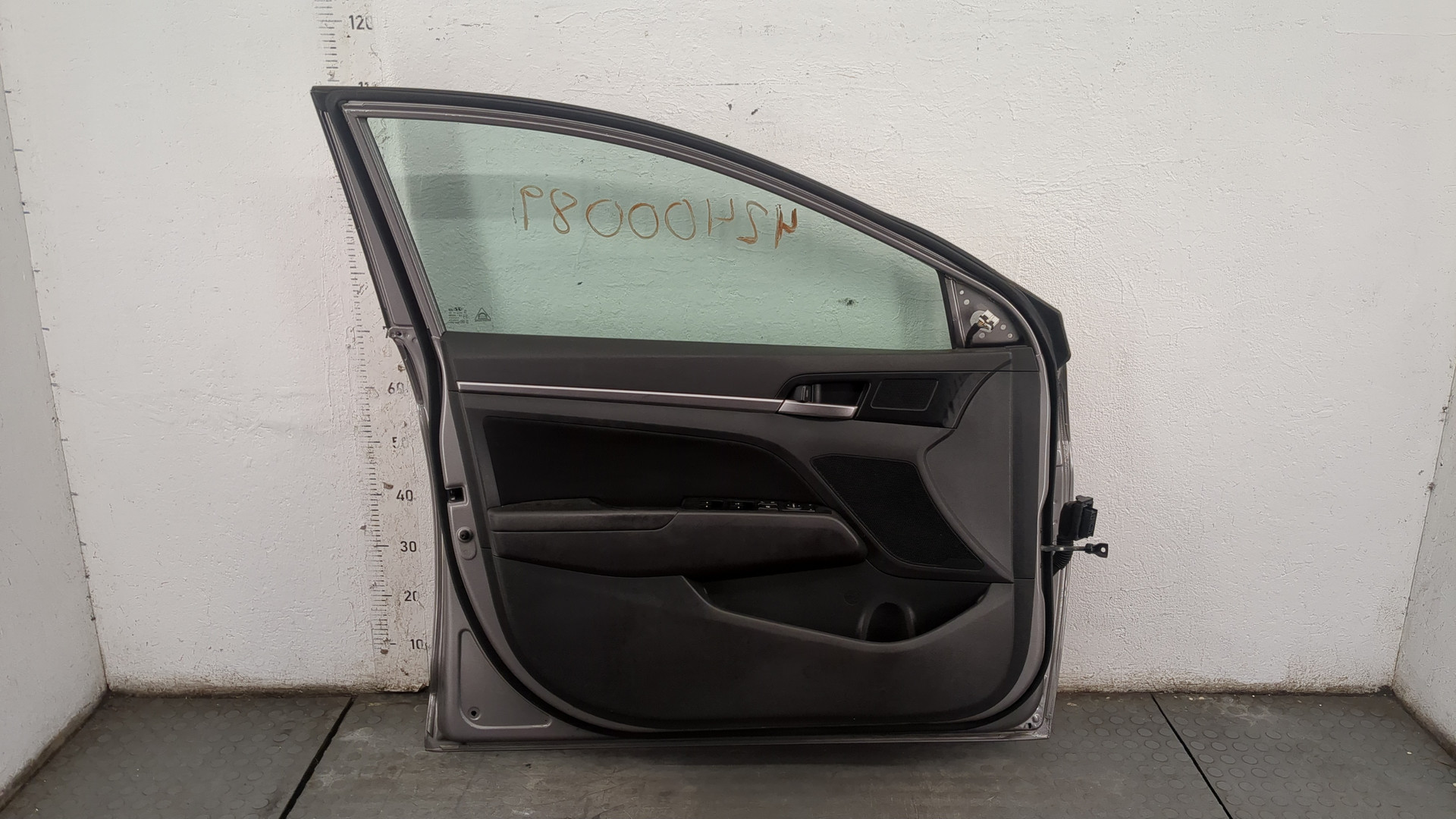 Дверь передняя левая