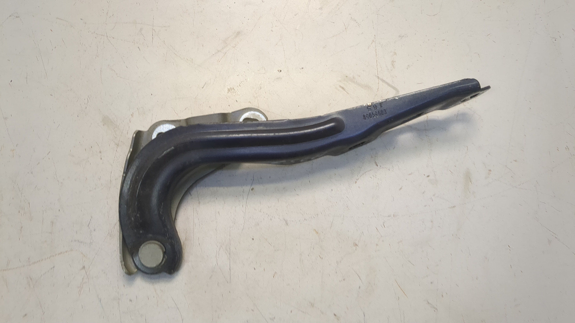 Петля капота левая