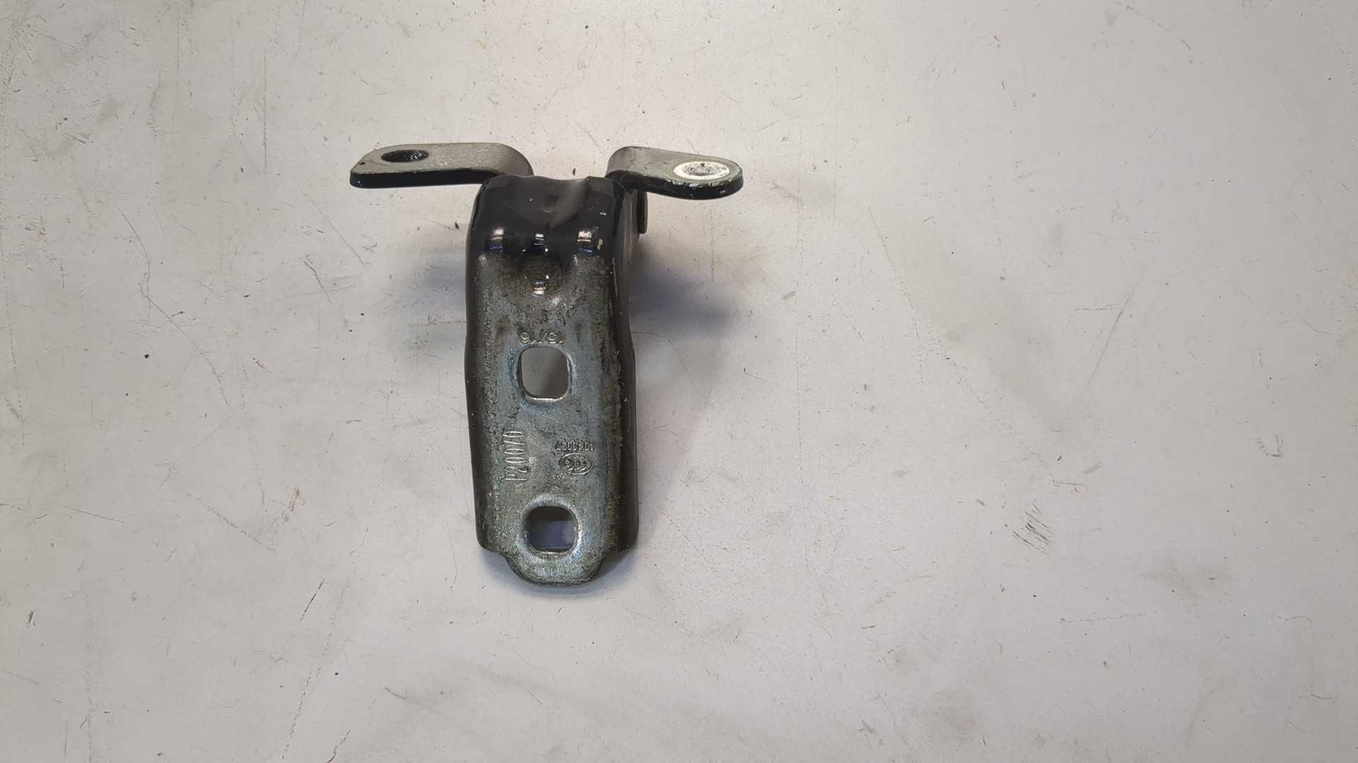 Петля двери