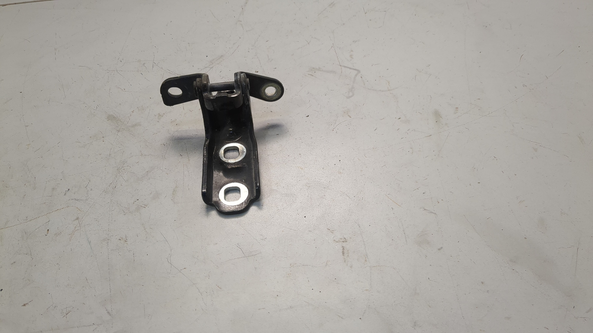 Петля двери